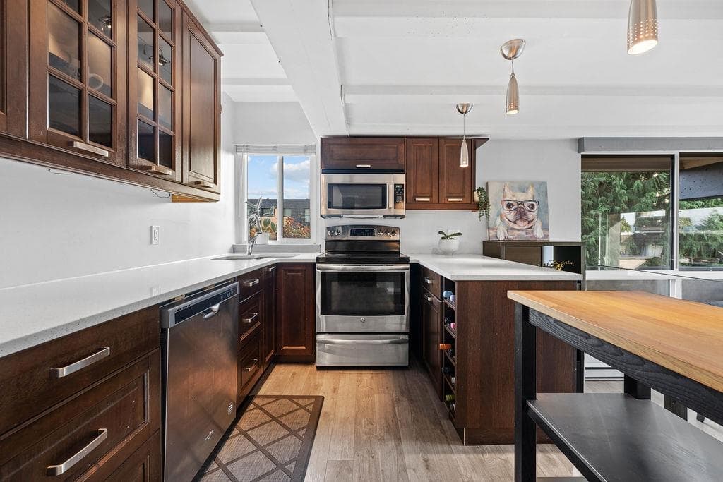 201 - 341 Mahon Avenue, North Vancouver, V7M 3E1 — photo 2