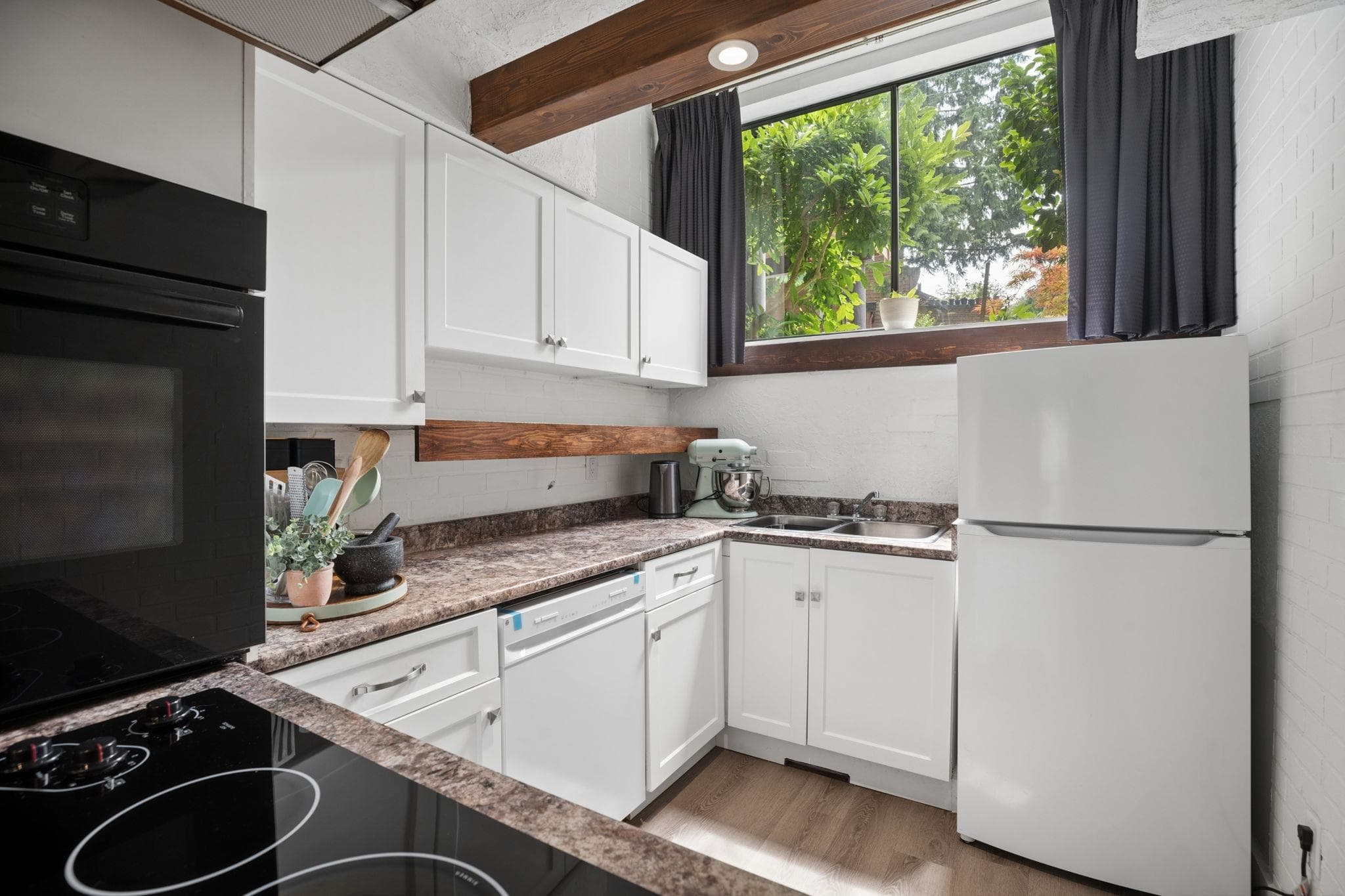 520 Cardiff Way, Port Moody, V3H 3T3 — photo 3