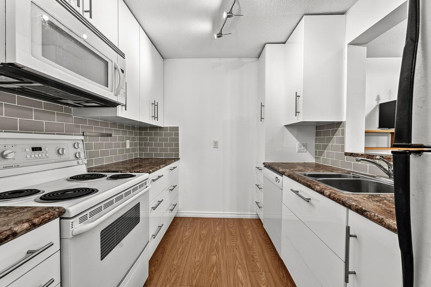 308 - 55 Blackberry Drive, New Westminster, V3L 5S7 — photo 3