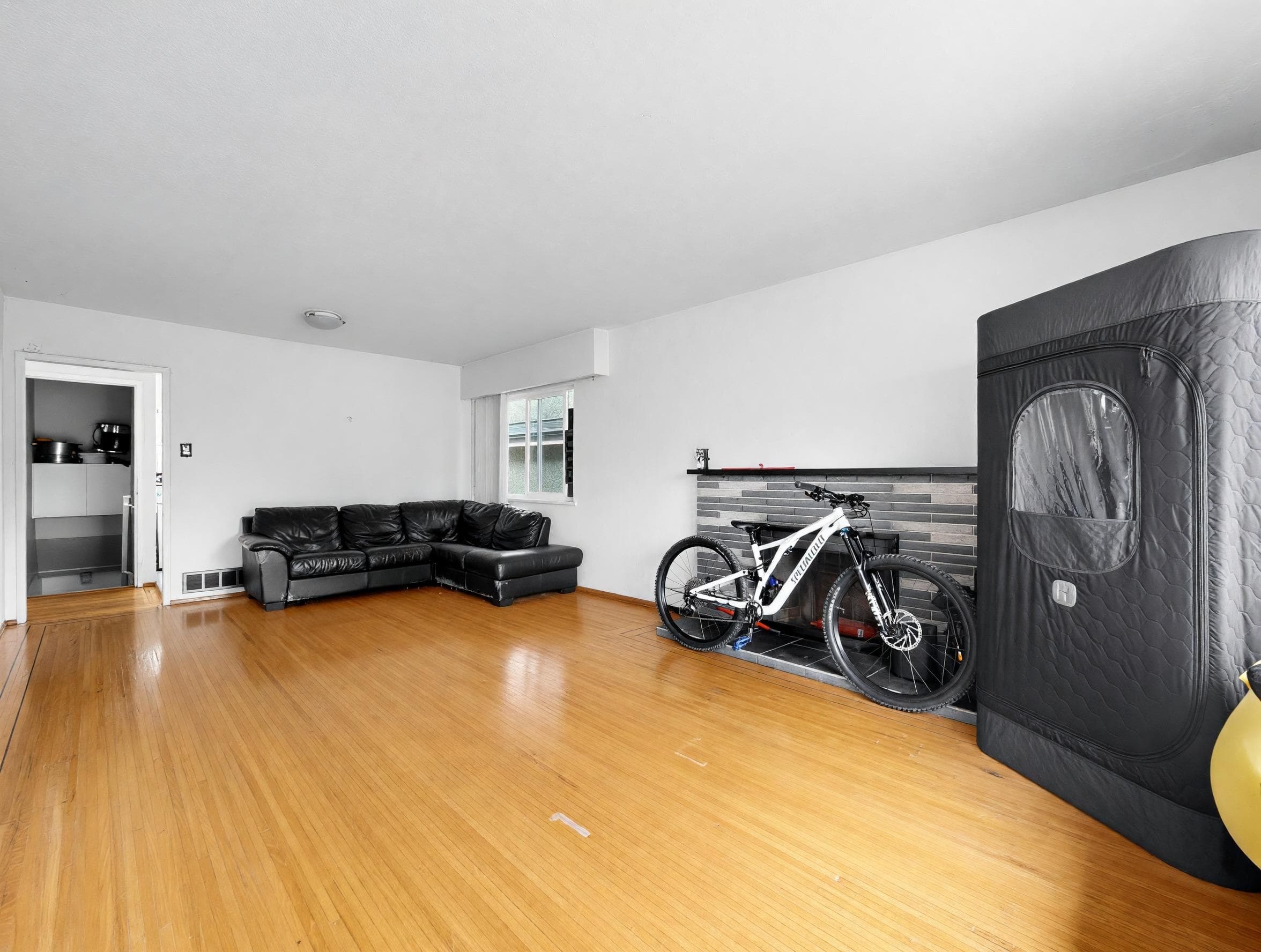 1972 E 51st Avenue, Vancouver, V5P 1V9 — photo 2
