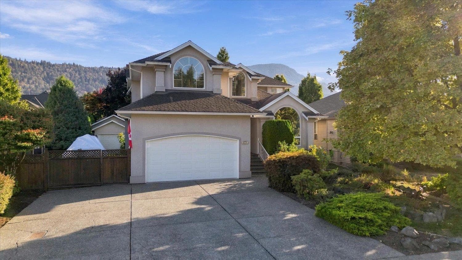 44434 Elsie Place, Chilliwack, V2R 5N5 — photo 1