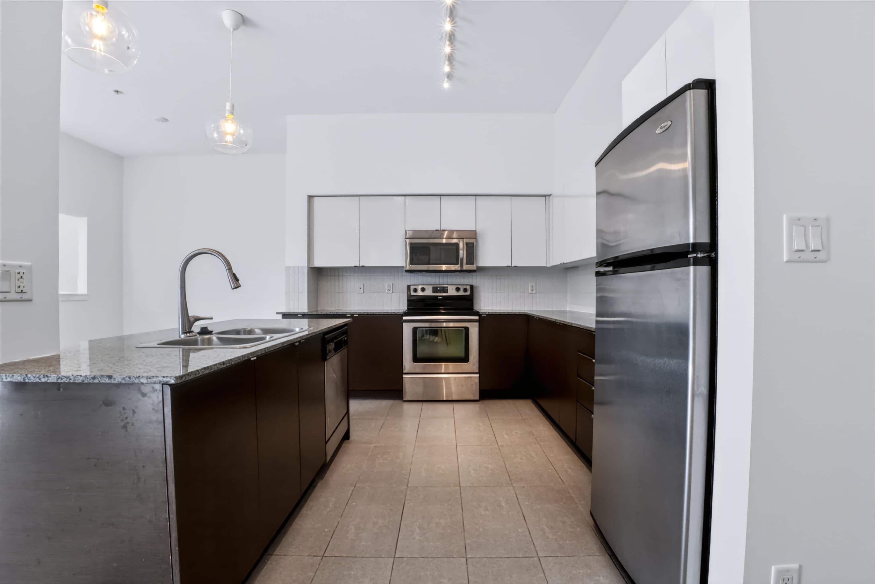 523 - 13733 107a Avenue, Surrey, V3T 0B7 — photo 2