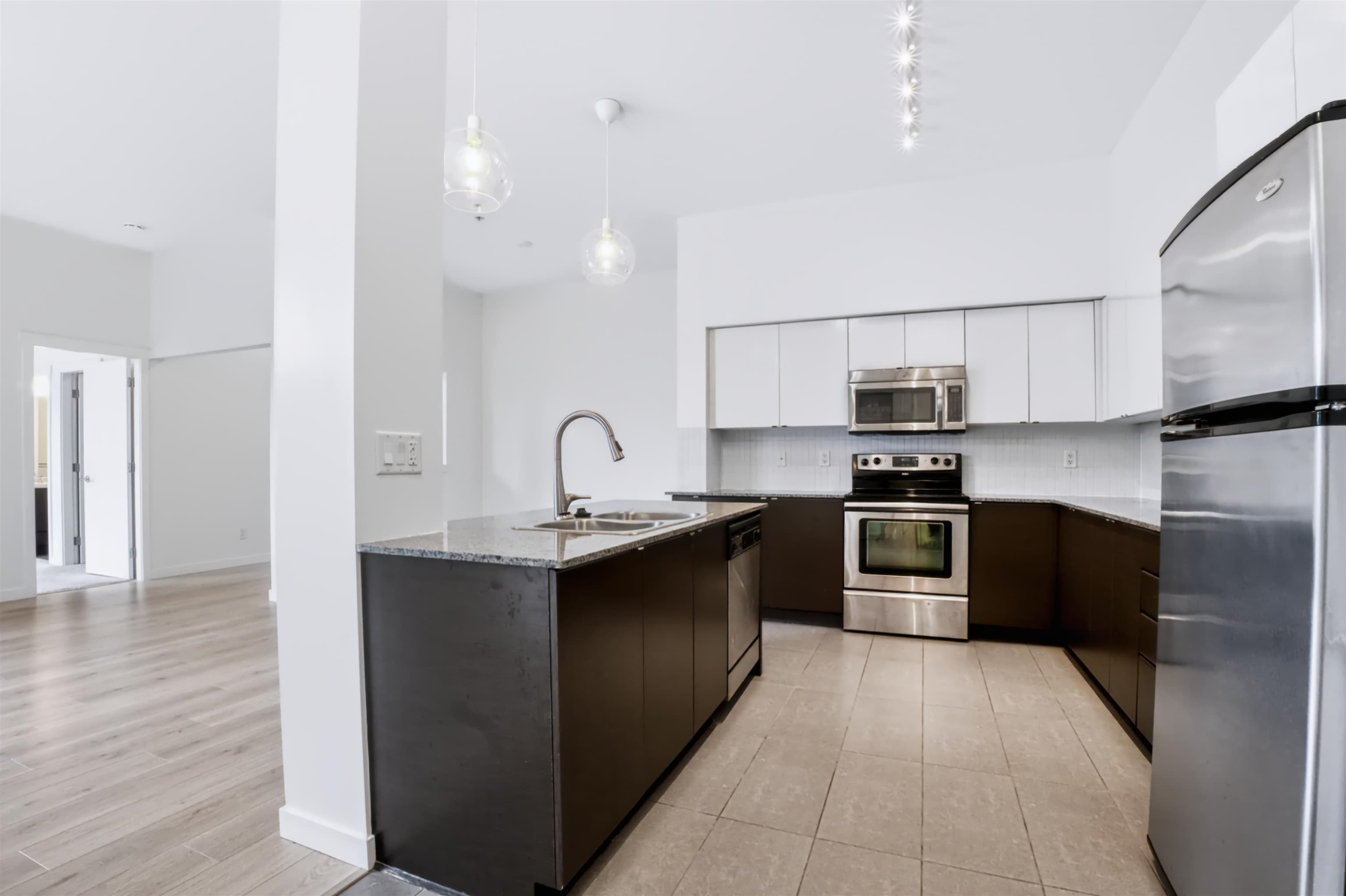 523 - 13733 107a Avenue, Surrey, V3T 0B7 — photo 3