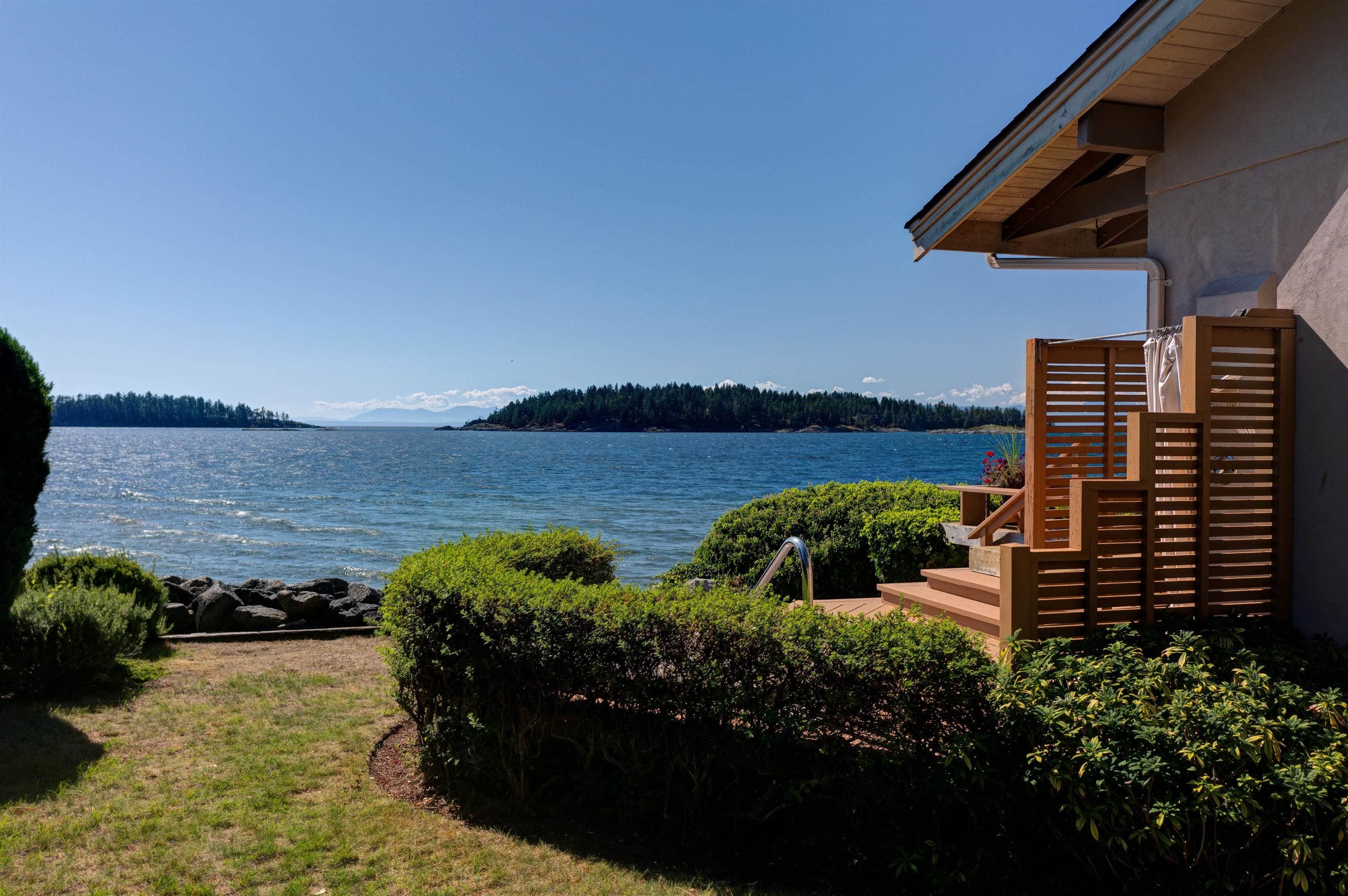 6577 Sunshine Coast Highway, Sechelt