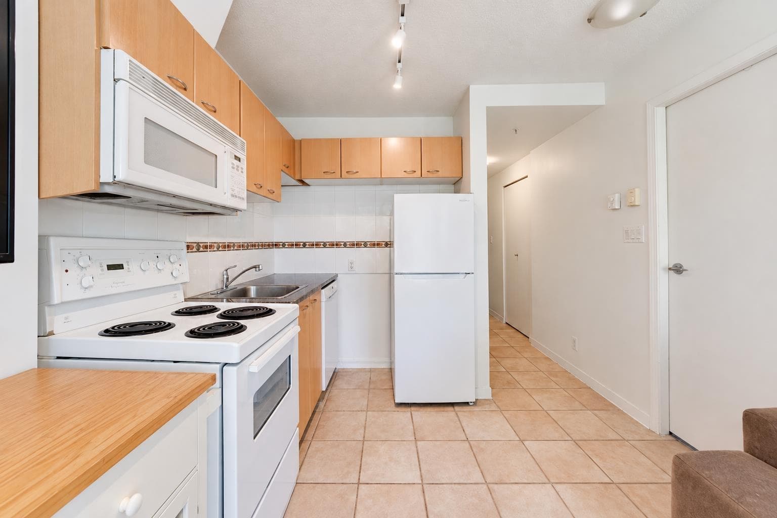 403 - 1367 Alberni Street, Vancouver, V6E 4R9 — photo 2