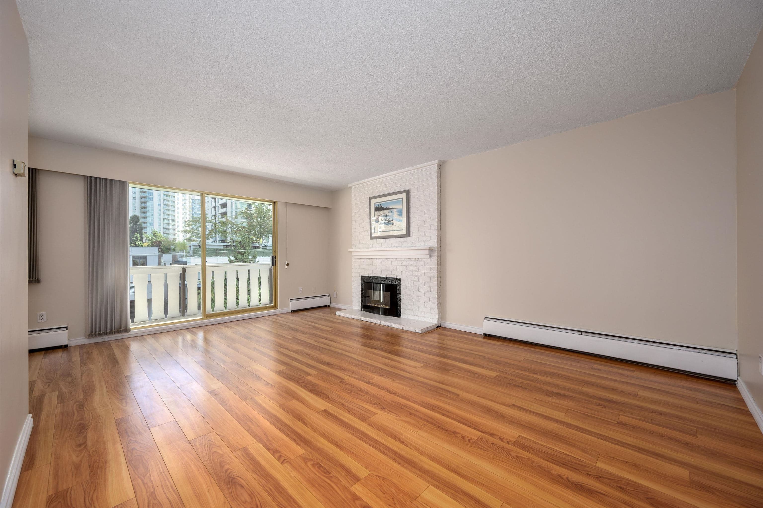 302 - 1345 Chesterfield Avenue, North Vancouver, V7M 2N1 — photo 2
