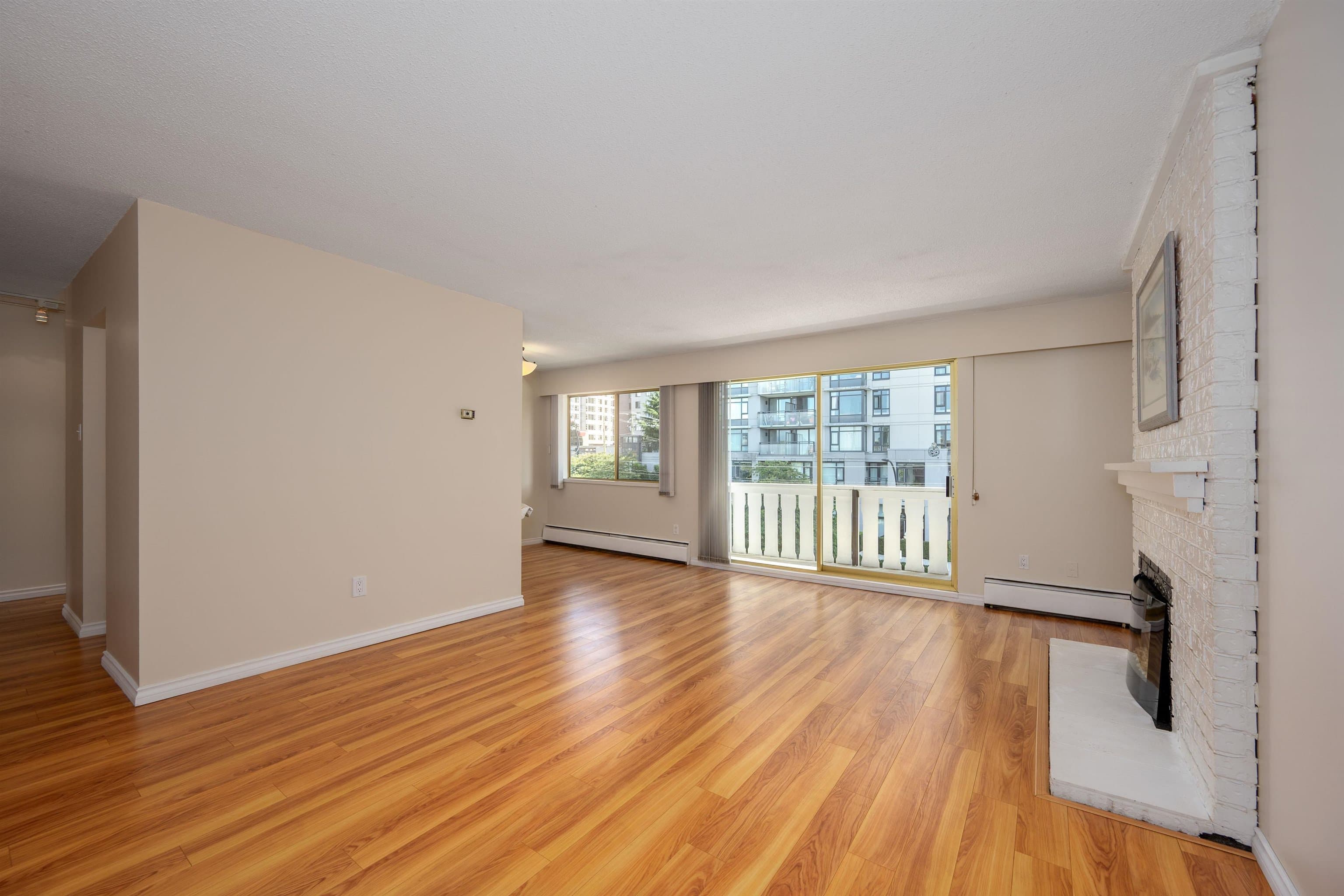 302 - 1345 Chesterfield Avenue, North Vancouver, V7M 2N1 — photo 4