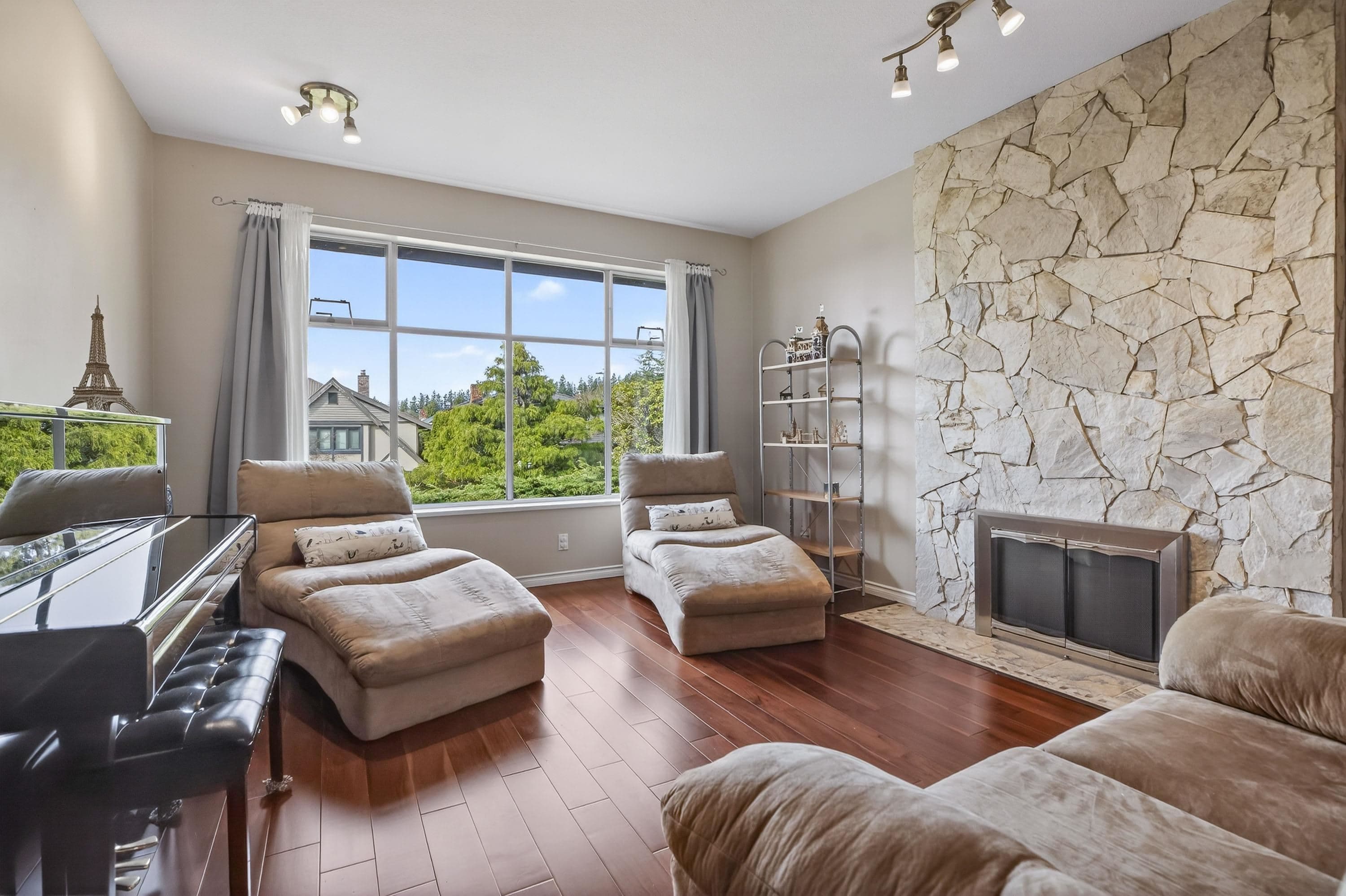 2577 Trillium Place, Coquitlam, V3E 2H4 — photo 2