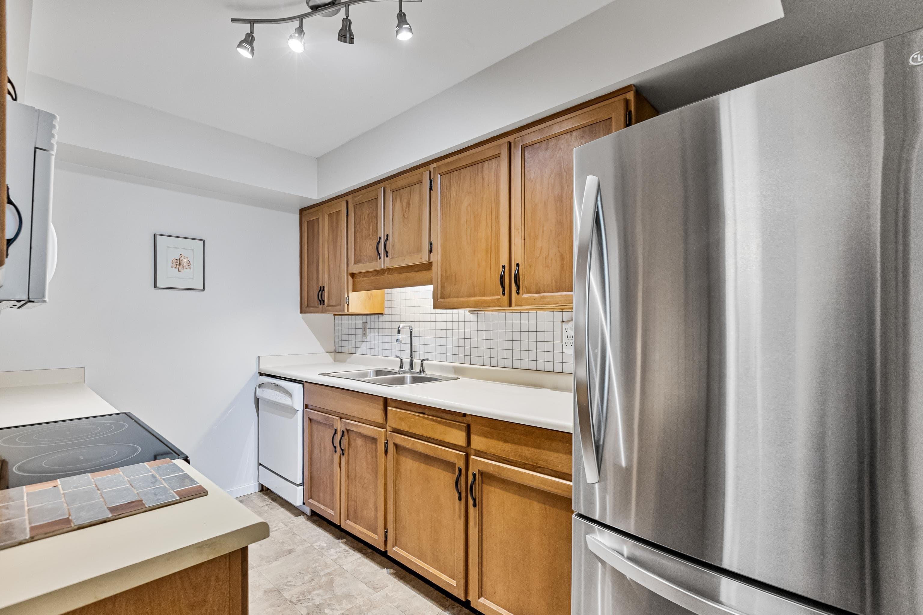 204 - 1458 Blackwood Street, White Rock, V4B 3V4 — photo 4