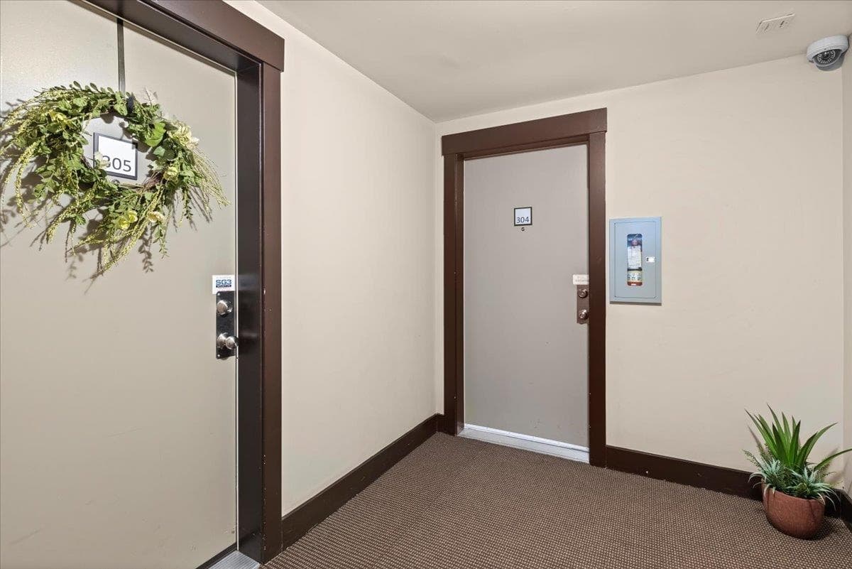 304 - 14960 102a Avenue, Surrey, V3R 6A3 — photo 4