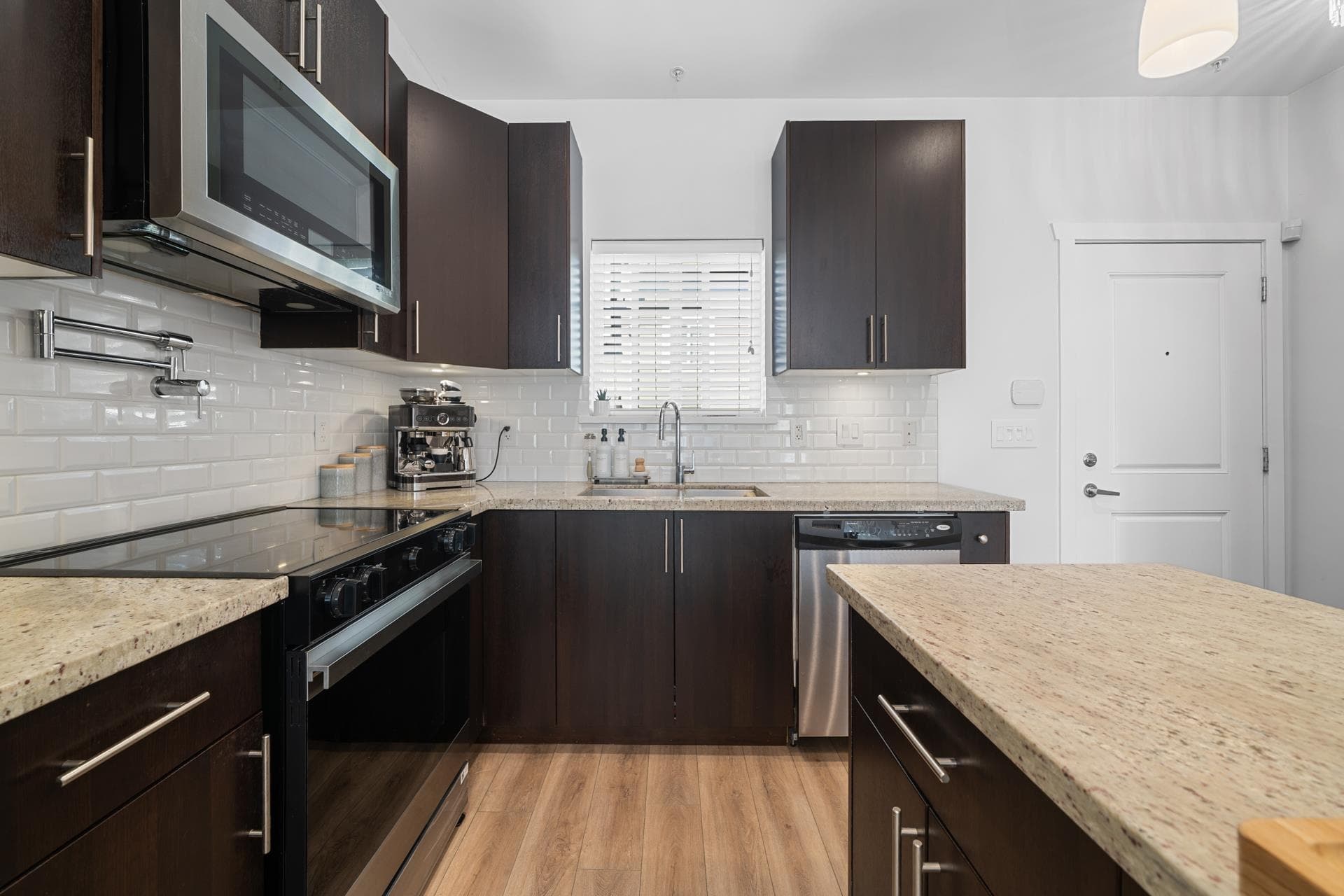 223 - 368 Ellesmere Avenue, Burnaby, V5B 3S9 — photo 5