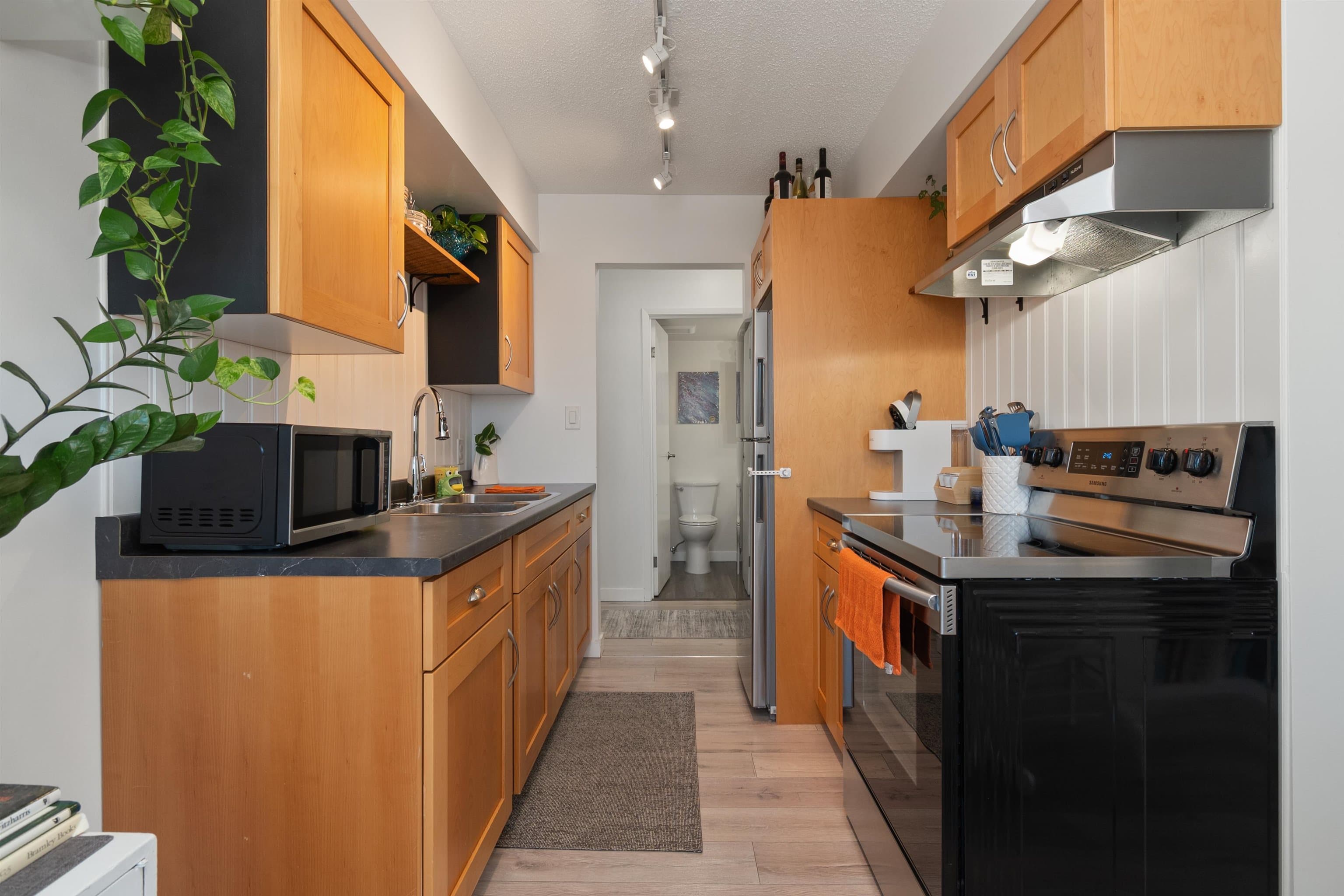 313 - 2211 Clearbrook Road, Abbotsford, V2T 2X4 — photo 3