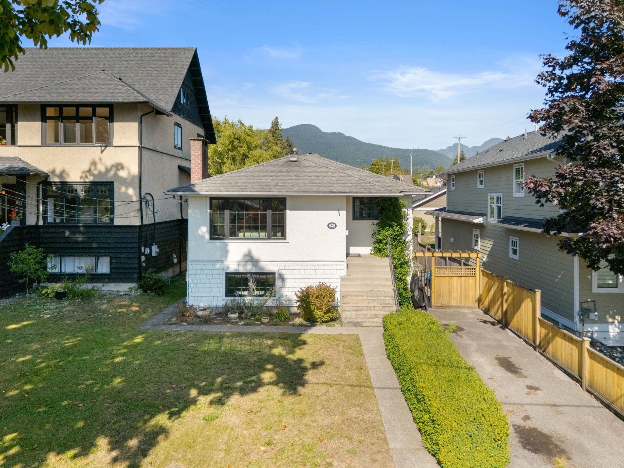 626 E 13th Street, North Vancouver, V7L 2M5 — photo 1