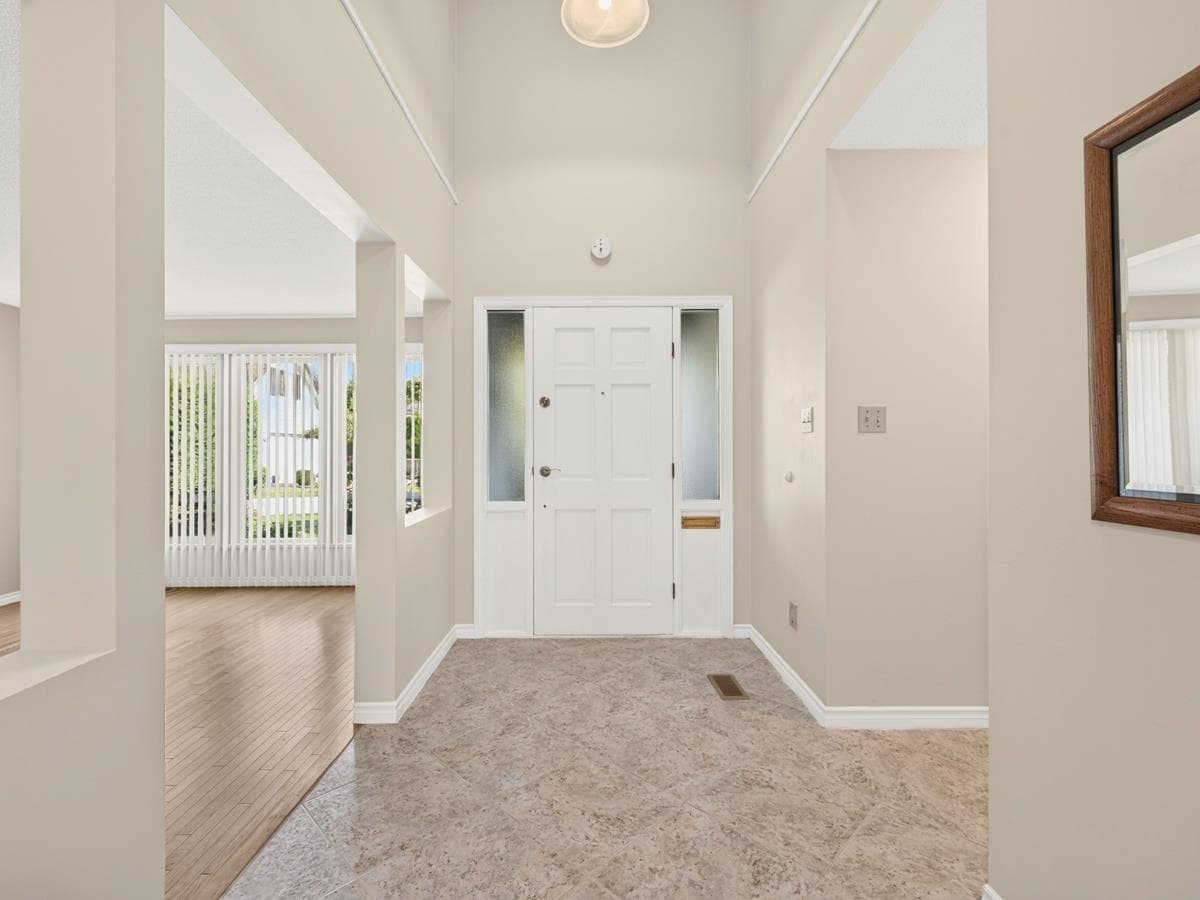 8251 Coldfall Court, Richmond, V7C 4X3 — photo 3