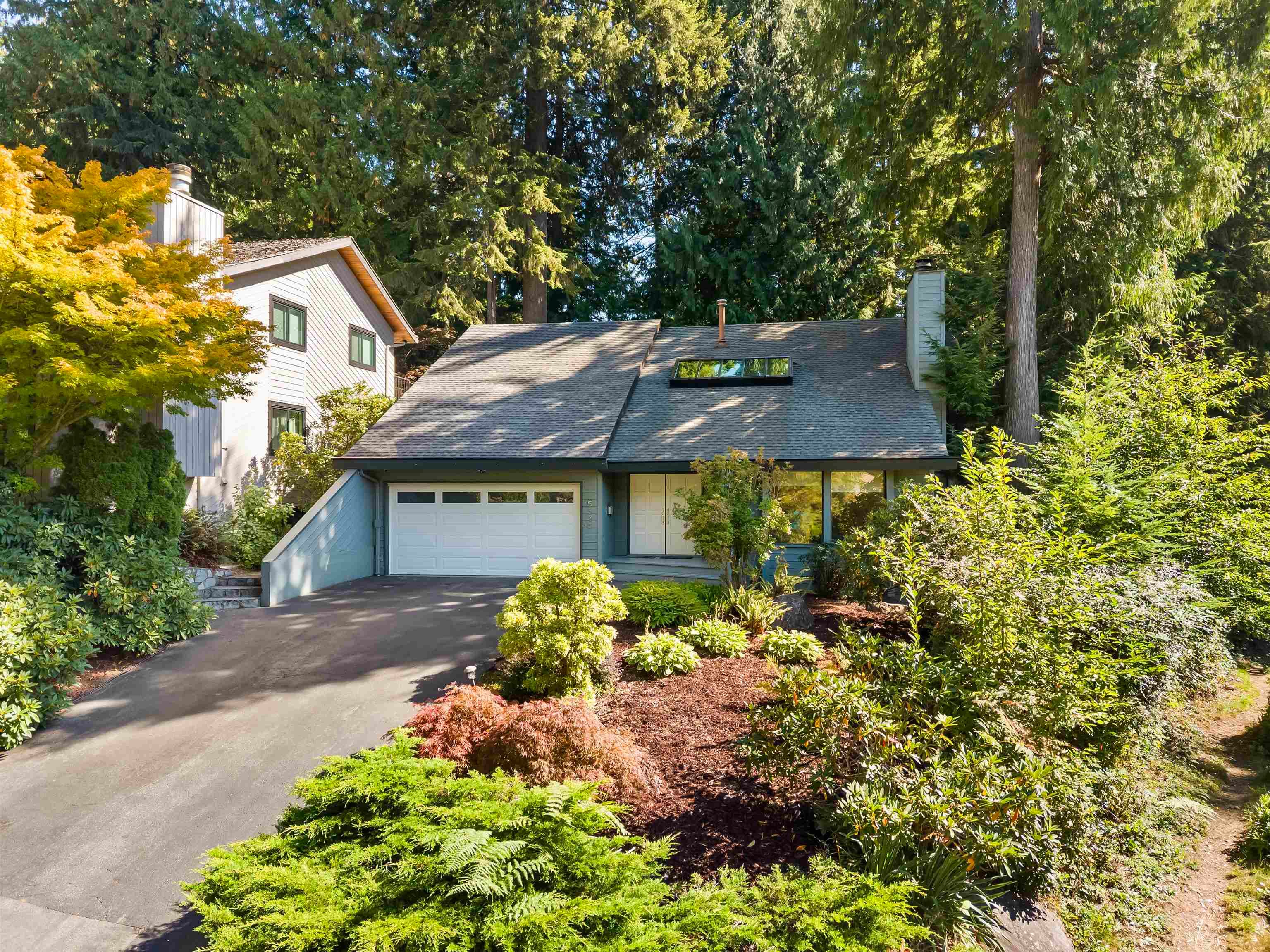 5520 Huckleberry Lane, North Vancouver, V7R 4N8 — photo 2