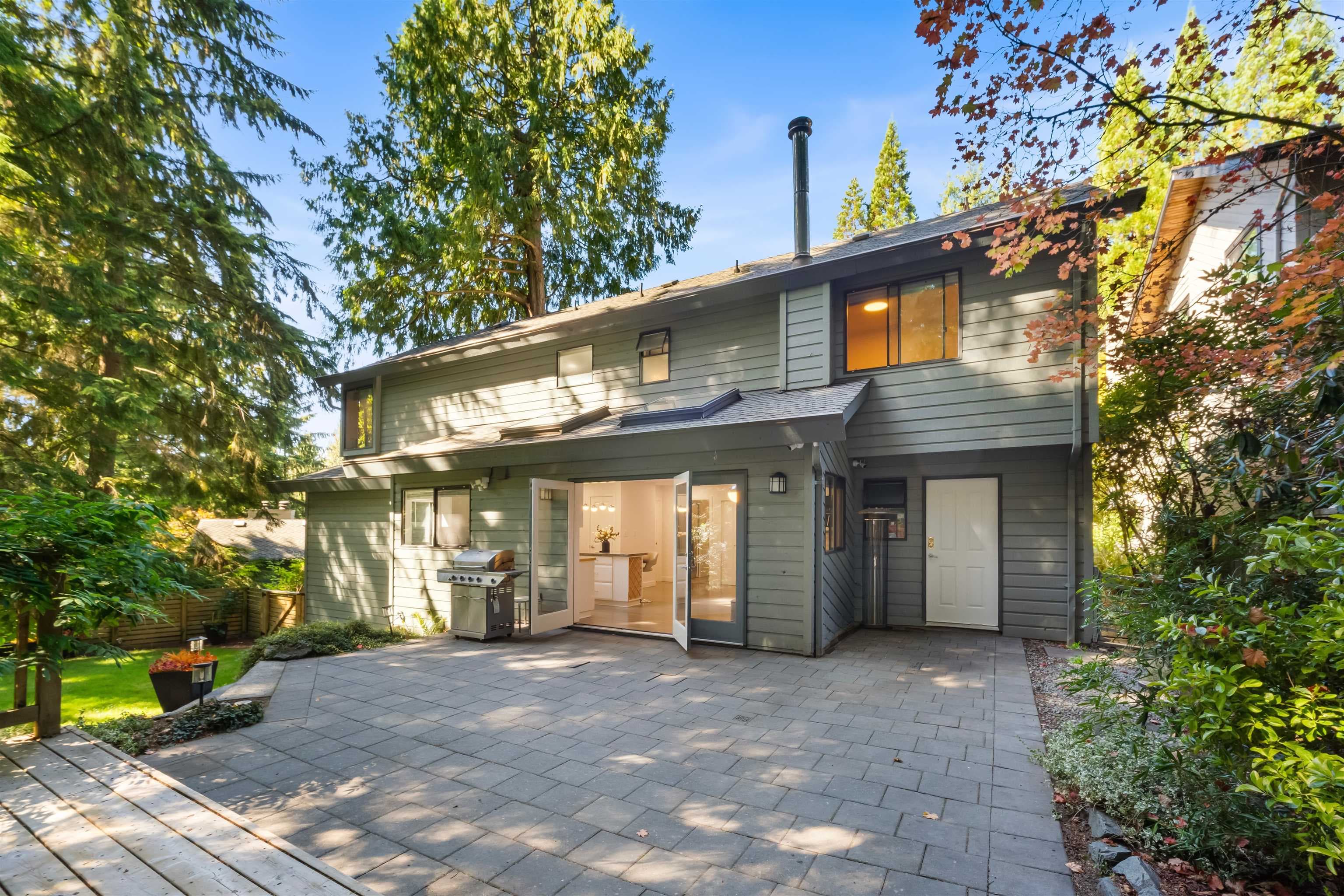 5520 Huckleberry Lane, North Vancouver, V7R 4N8 — photo 4