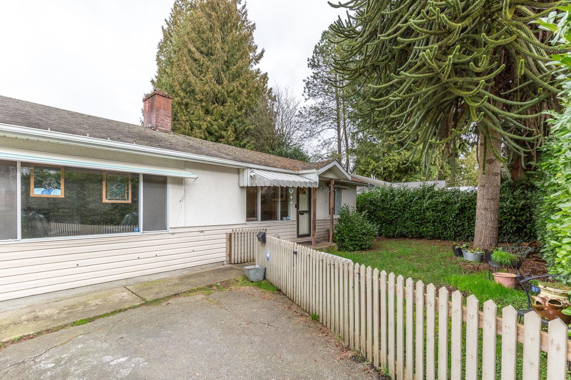13221 112b Avenue, Surrey, V3R 2H4 — photo 2