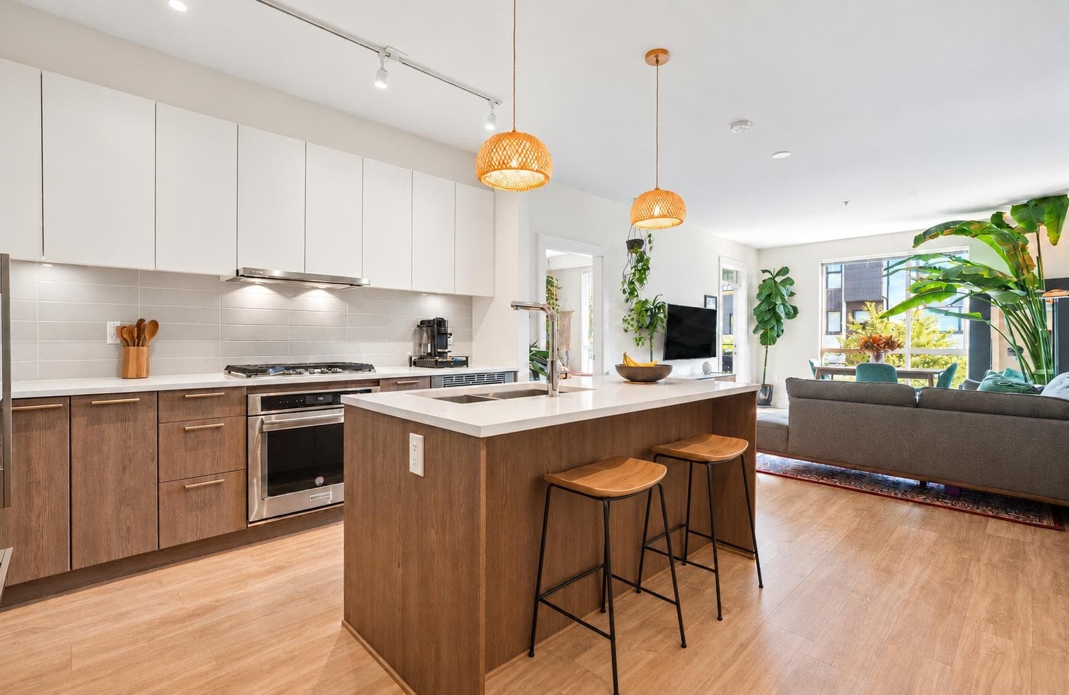 105 - 625 E 3rd Street, North Vancouver, V7L 1G6 — photo 1