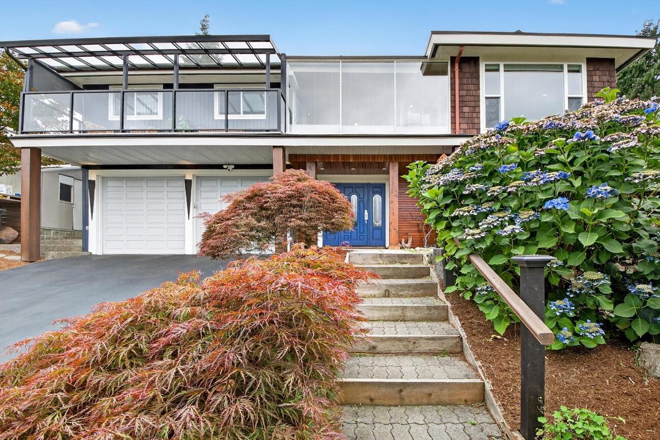 1052 Corona Crescent, Coquitlam, V3J 7J3 — photo 1