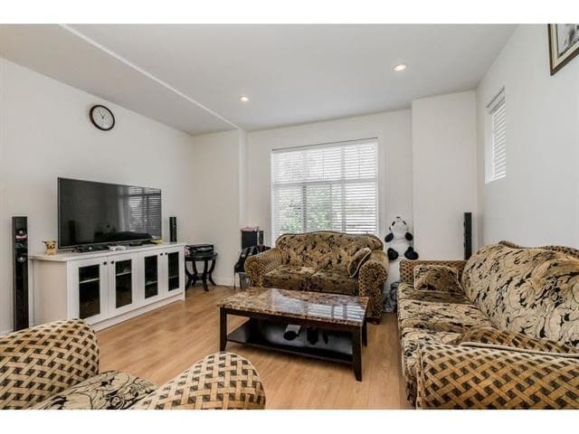 32 - 27735 Roundhouse Drive, Abbotsford, V4X 0B9 — photo 5