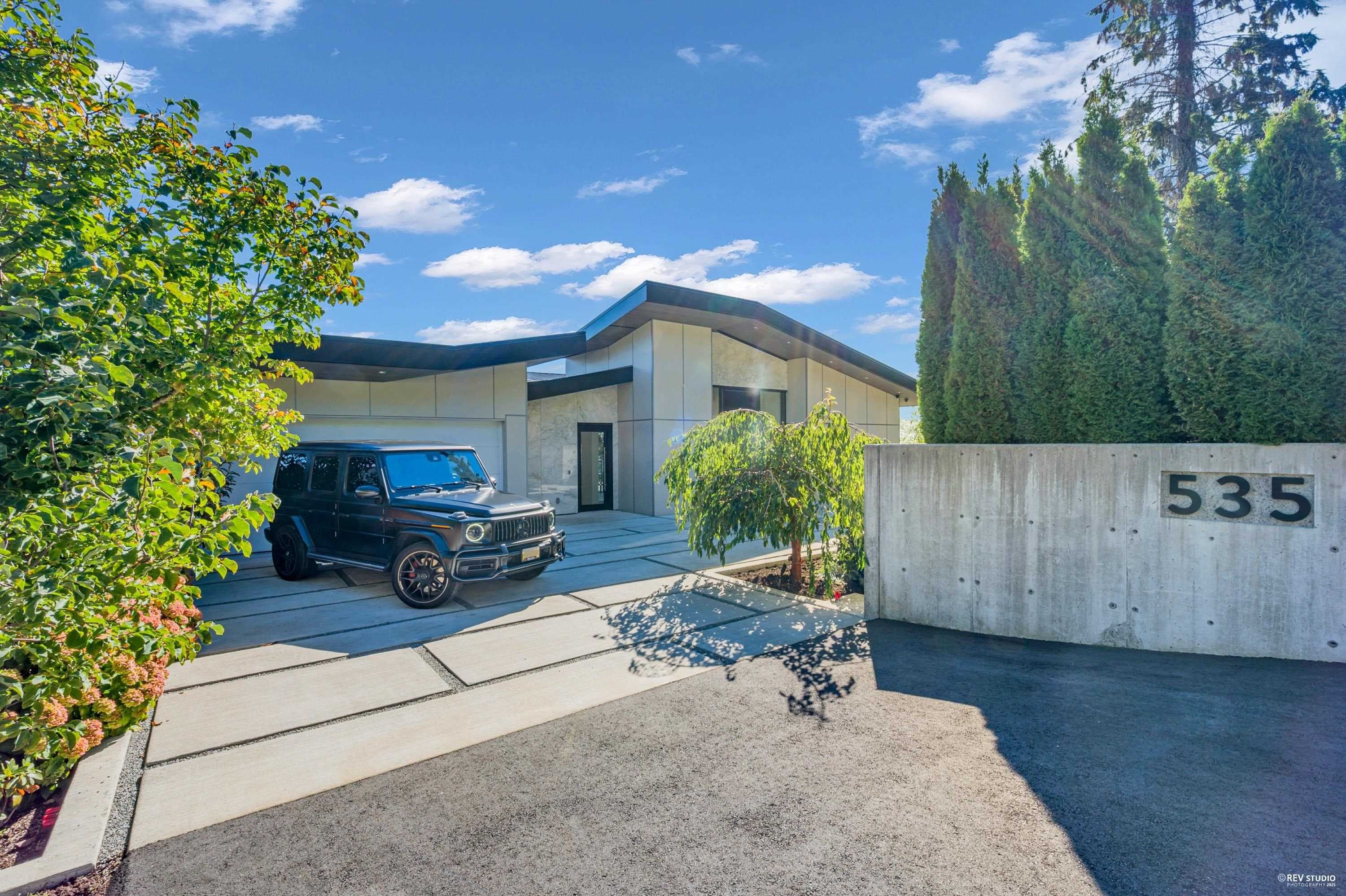 535 Craigmohr Drive, West Vancouver, V7S 1W8 — photo 2