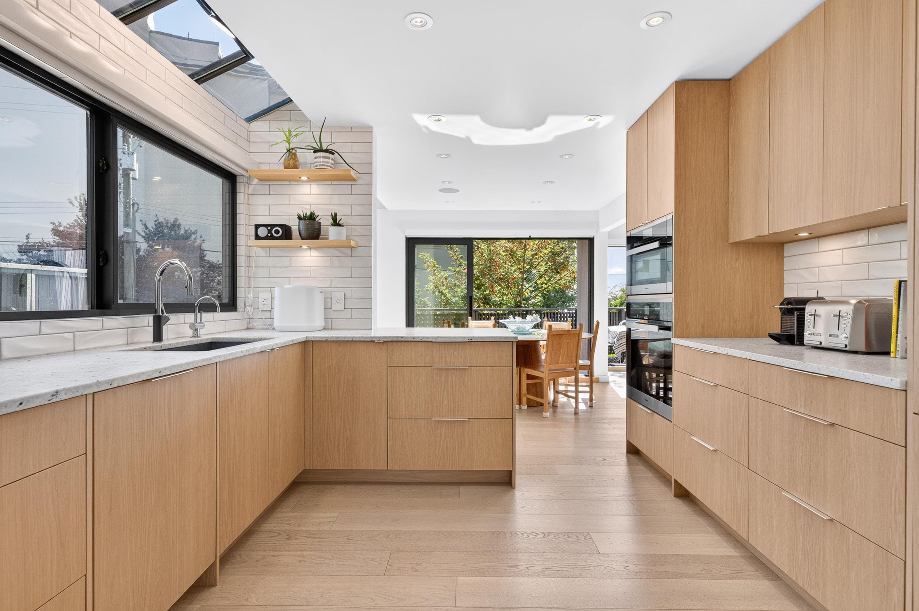 1880 Bellevue Avenue, West Vancouver, V7V 1B4 — photo 1