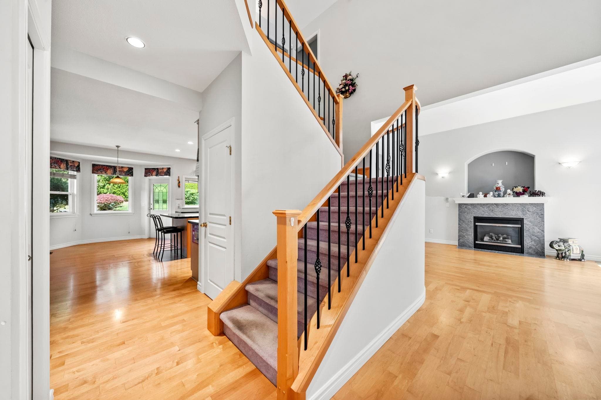 16 Wilkes Creek Drive, Port Moody, V3H 4Z6 — photo 2