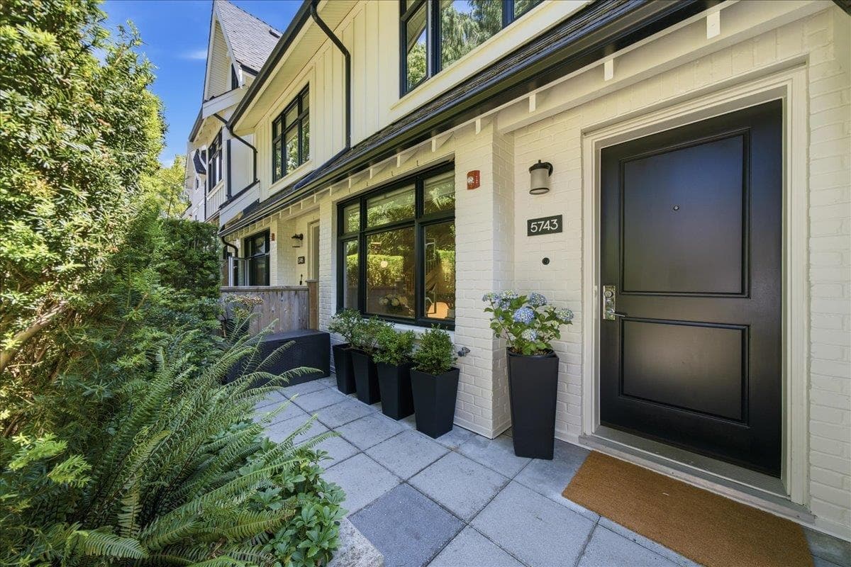 5743 St George Street, Vancouver, V5W 2Y4 — photo 2