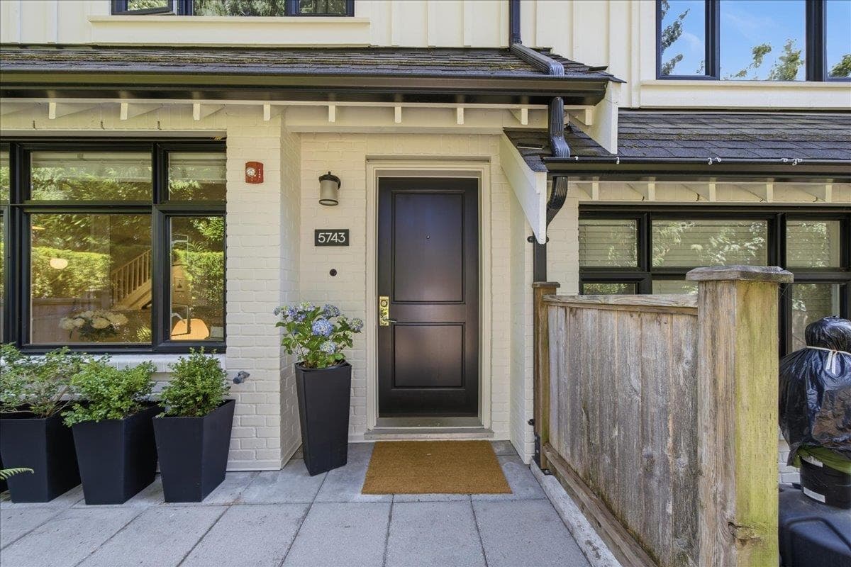 5743 St George Street, Vancouver, V5W 2Y4 — photo 3