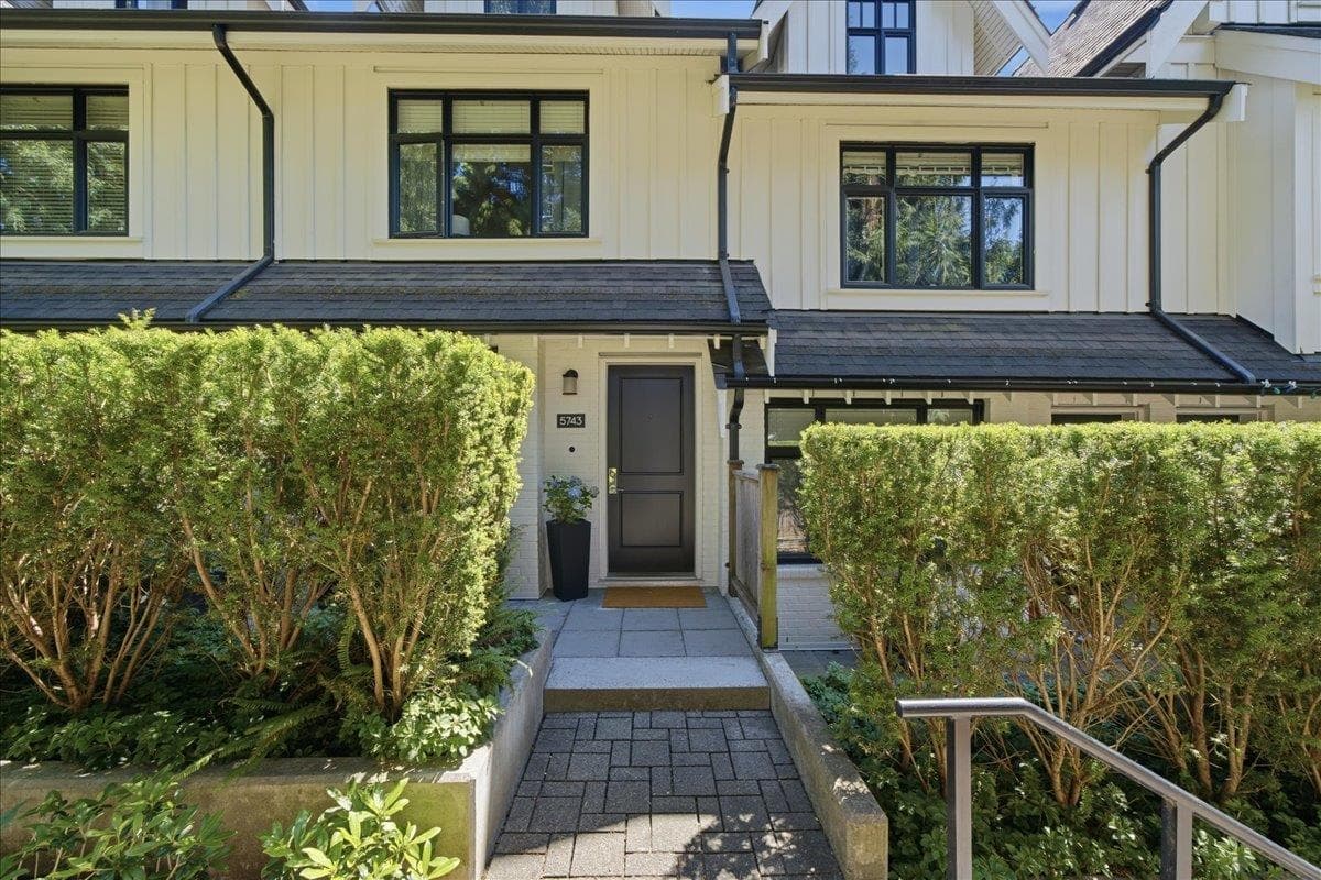 5743 St George Street, Vancouver, V5W 2Y4 — photo 1