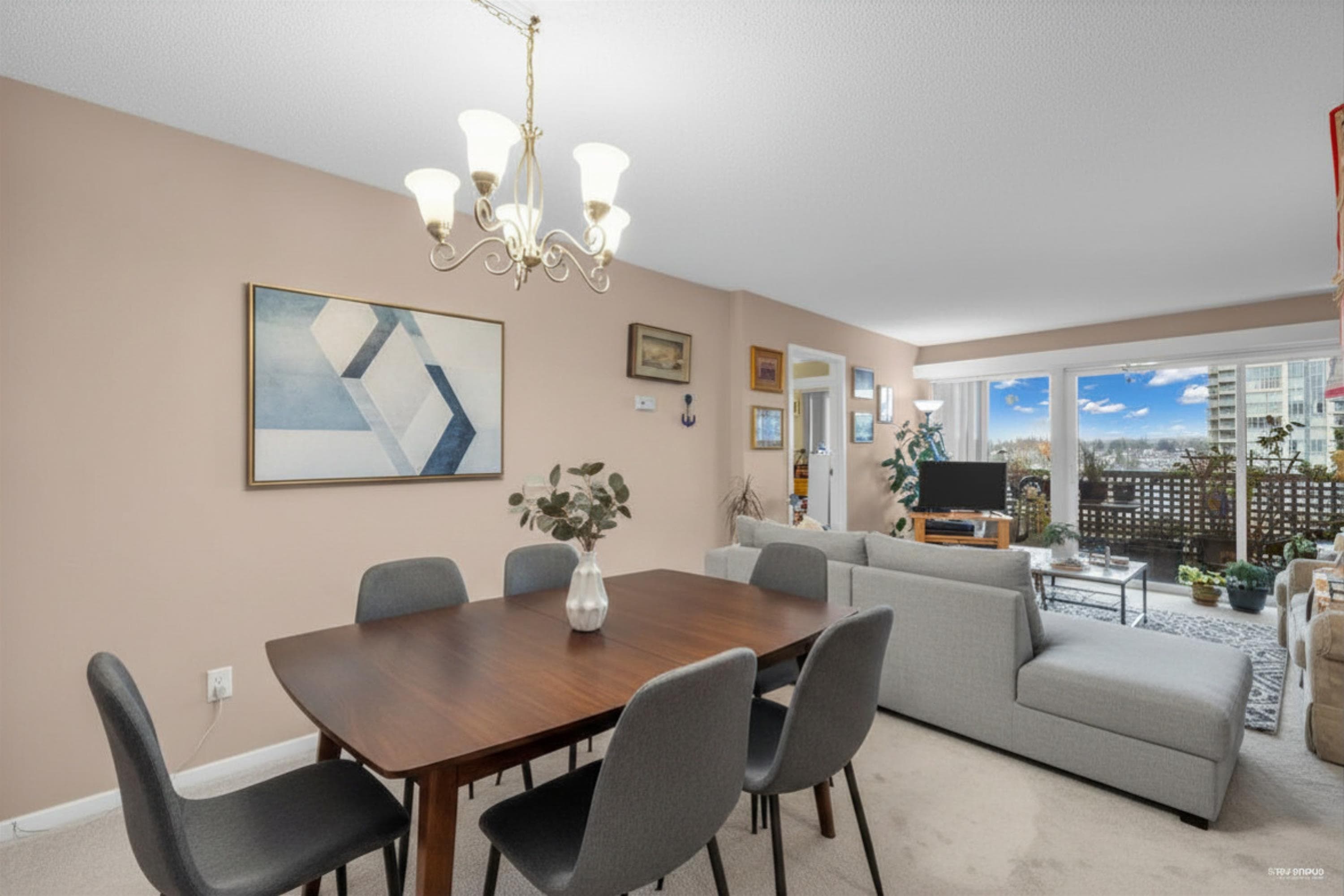 4941 Lougheed Highway, Burnaby, V5B 4S6 — photo 1