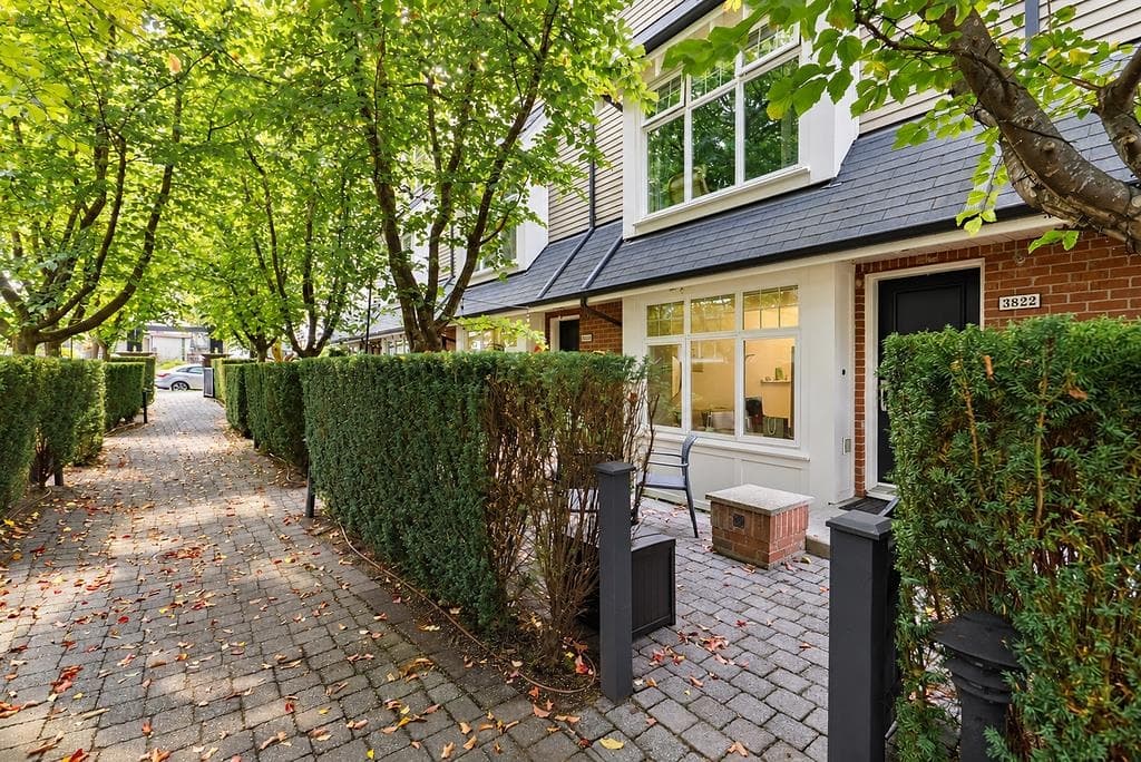3822 Welwyn Street, Vancouver, V5N 3Y9 — photo 1