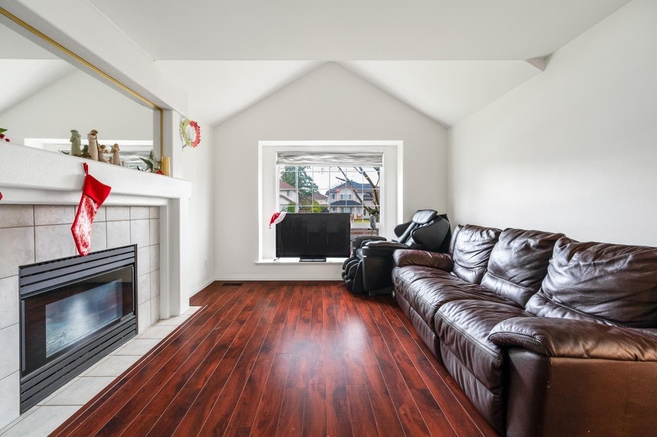 15476 110th Avenue, Surrey, V3R 0X1 — photo 4