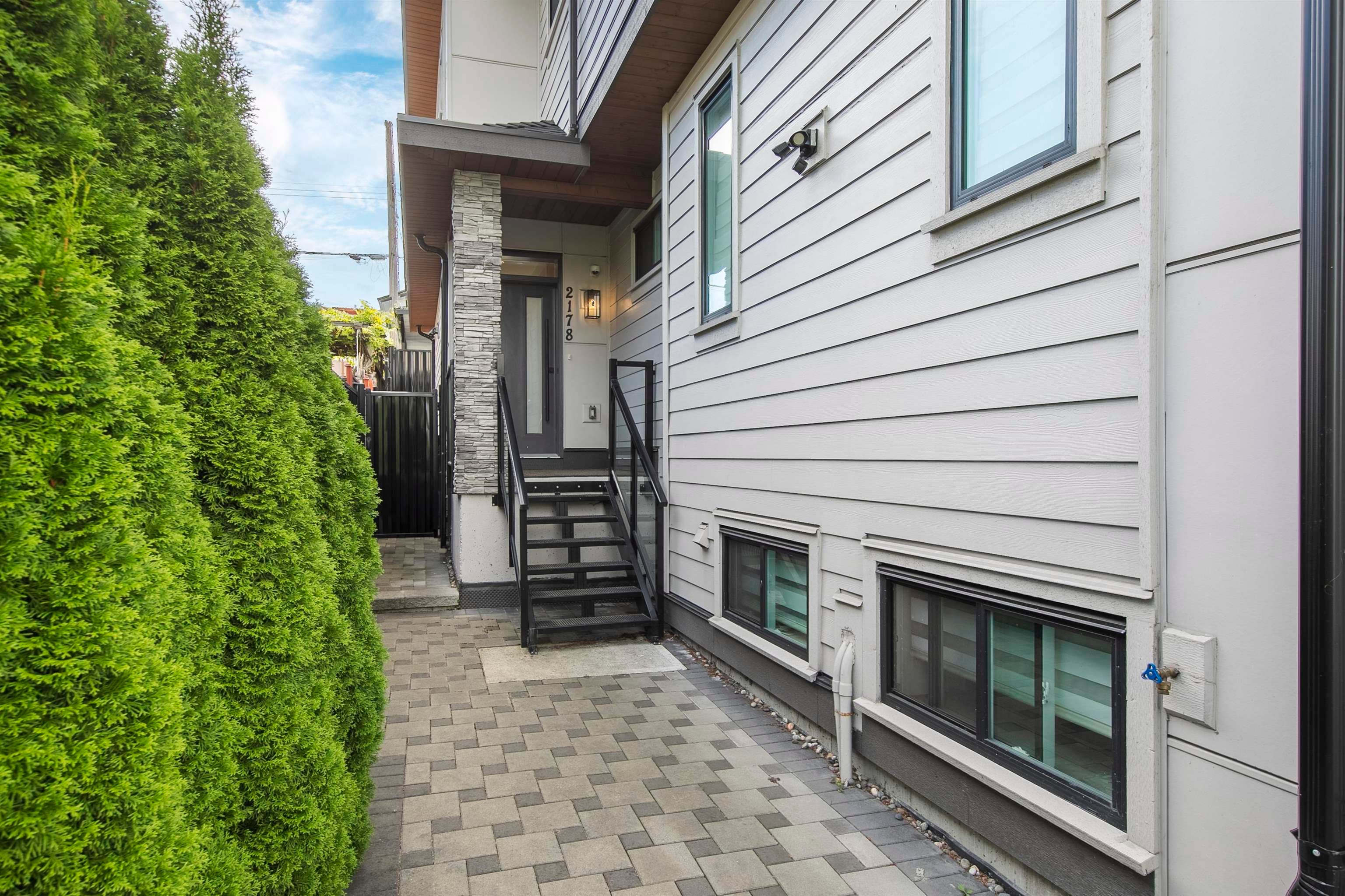 2178 Renfrew Street, Vancouver, V5M 3J5 — photo 2