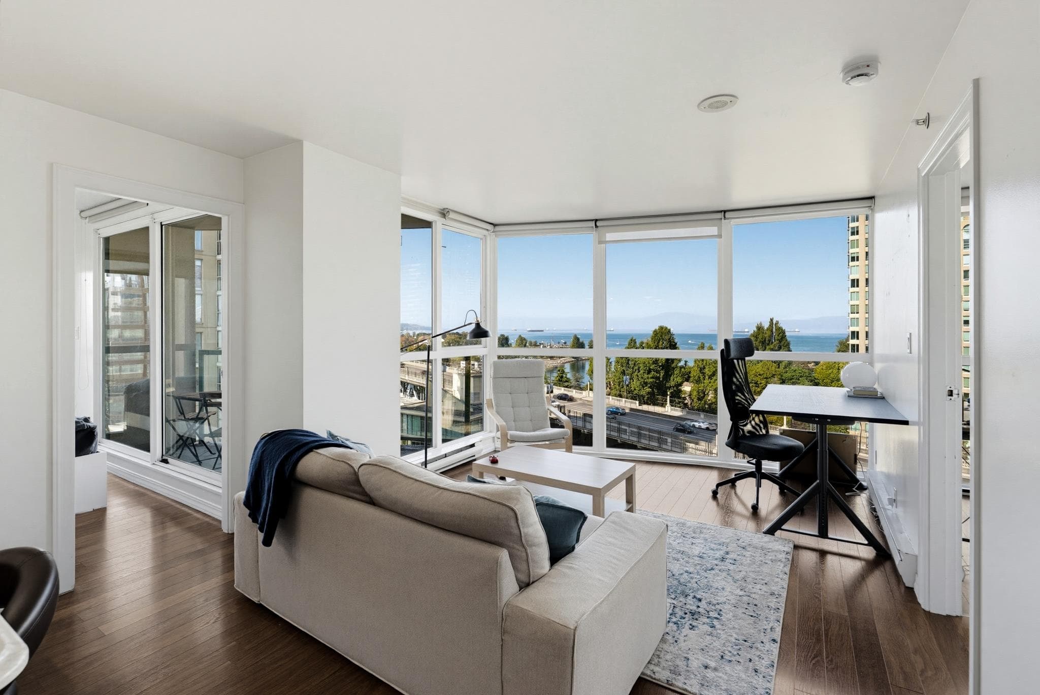 1401 - 907 Beach Avenue, Vancouver, V6Z 2R3 — photo 1