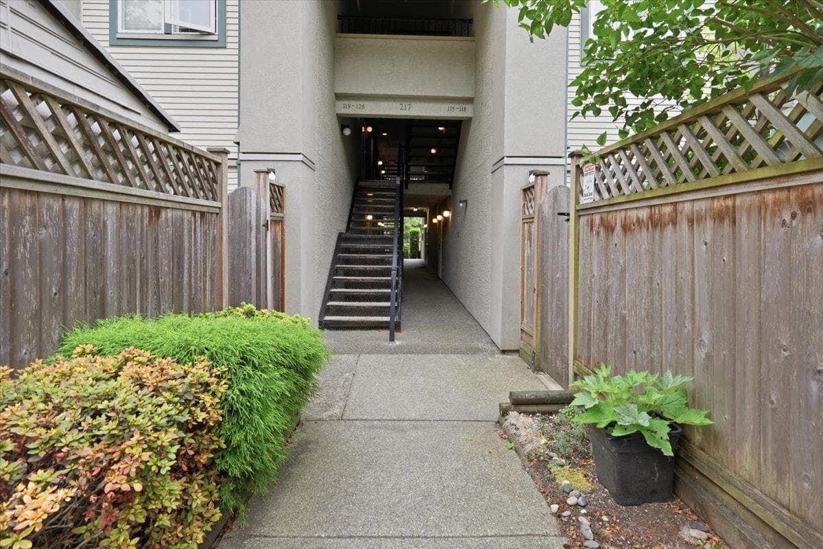 118 - 217 Begin Street, Coquitlam, V3K 4V4 — photo 3