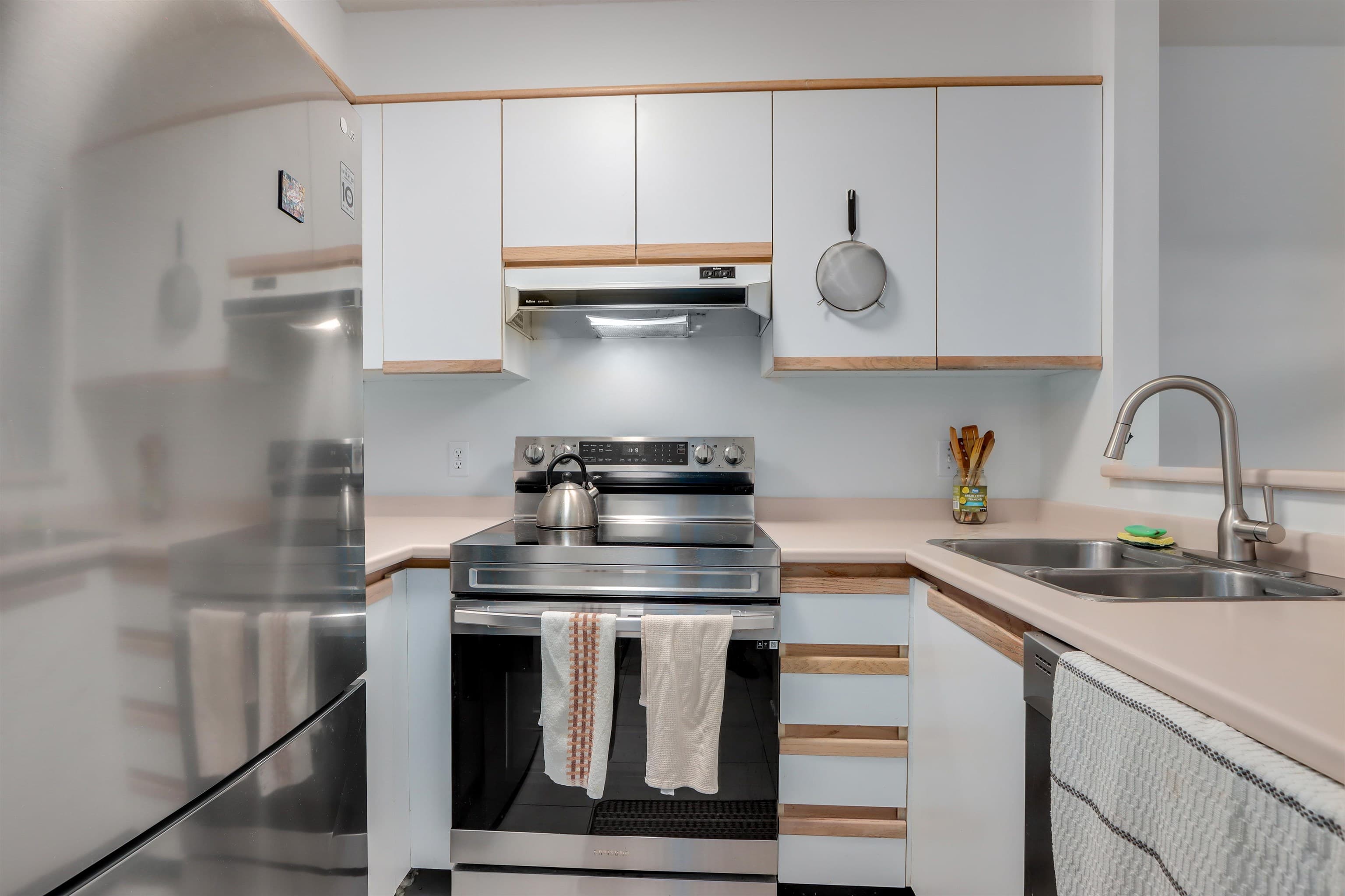 205 - 1535 Chesterfield Avenue, North Vancouver, V7M 2N5 — photo 4