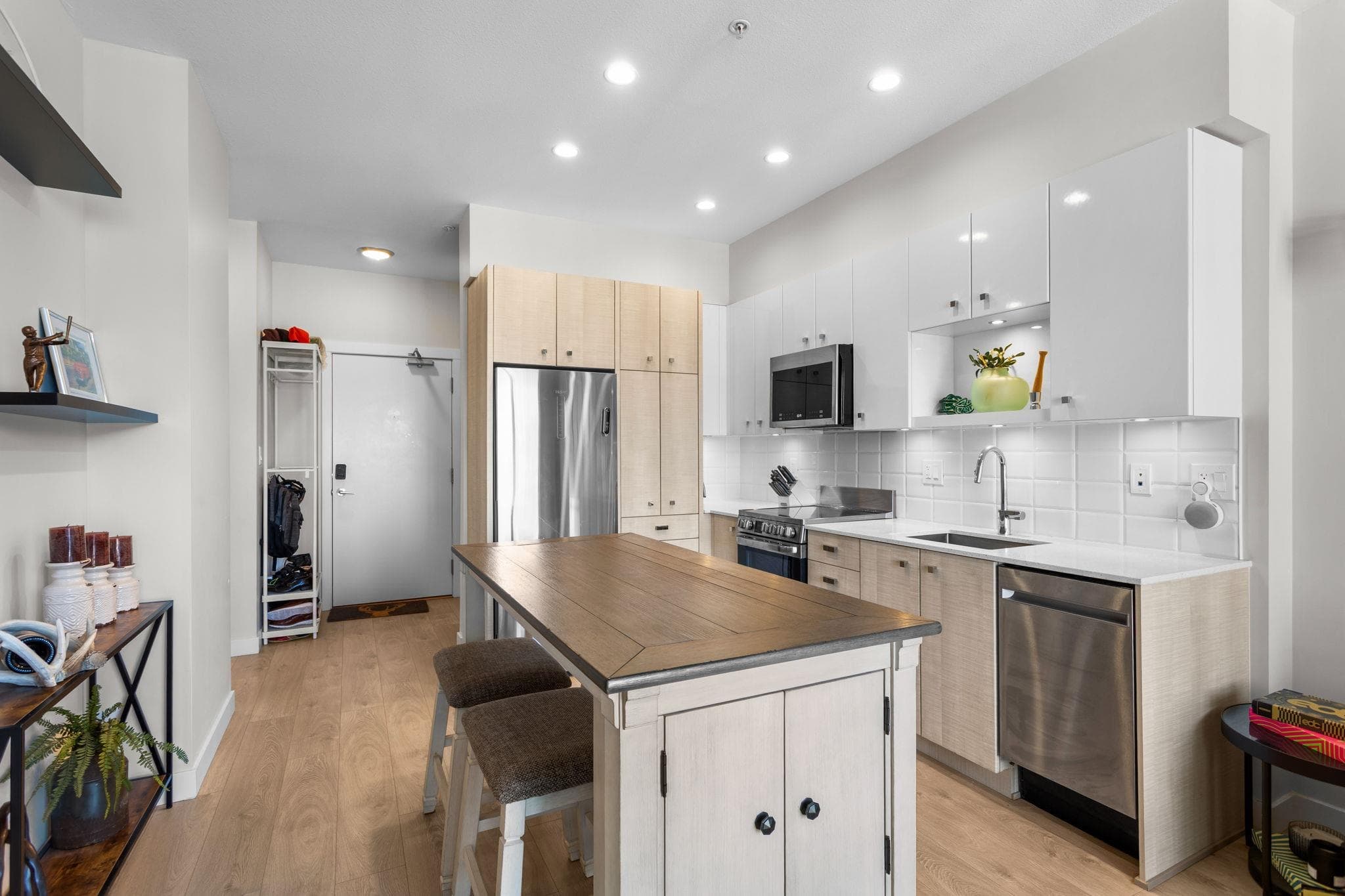 518 - 10838 Whalley Boulevard, Surrey