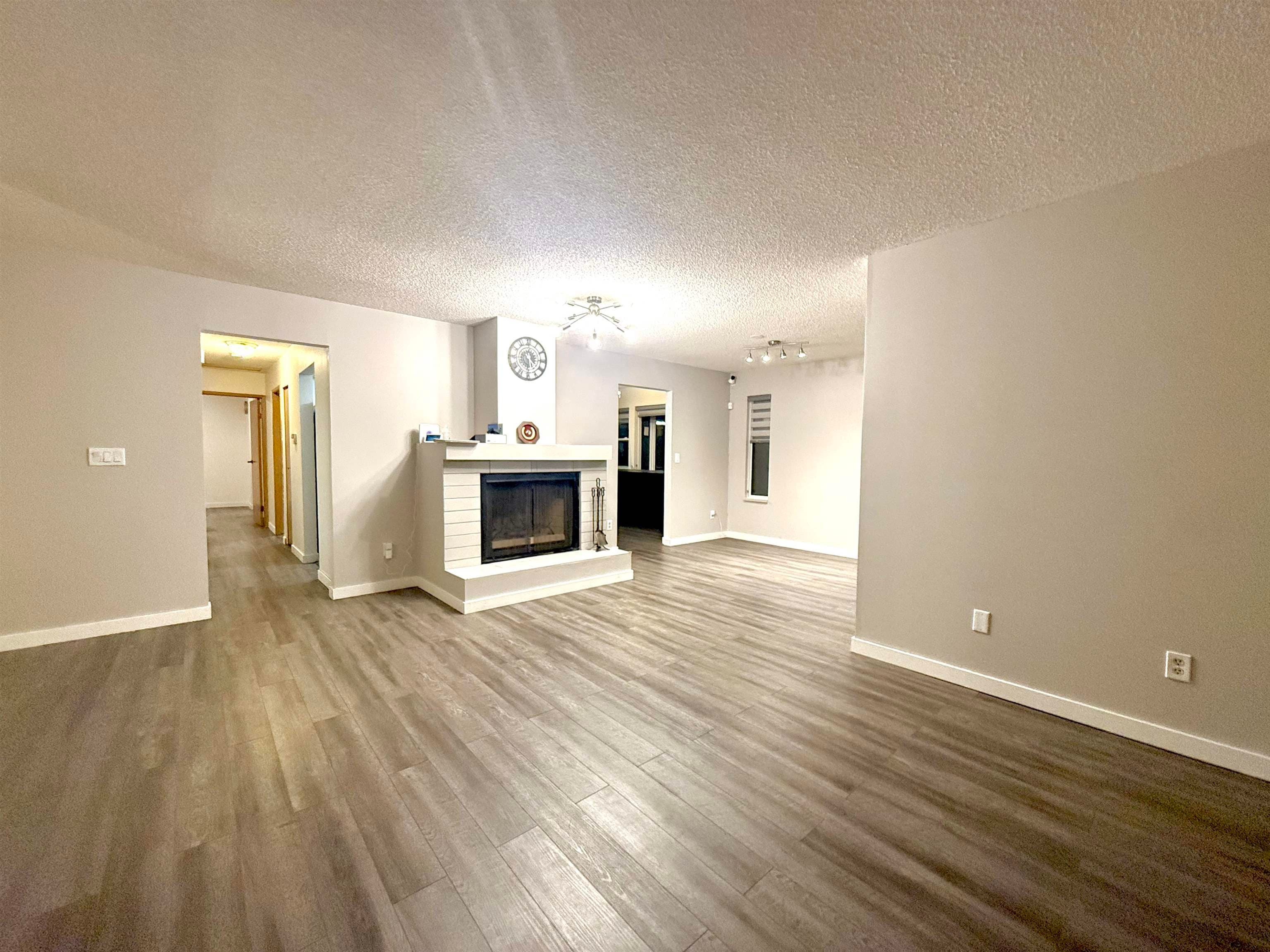 Up - 2217 Hillside Avenue, Coquitlam, V3K 1L3 — photo 2
