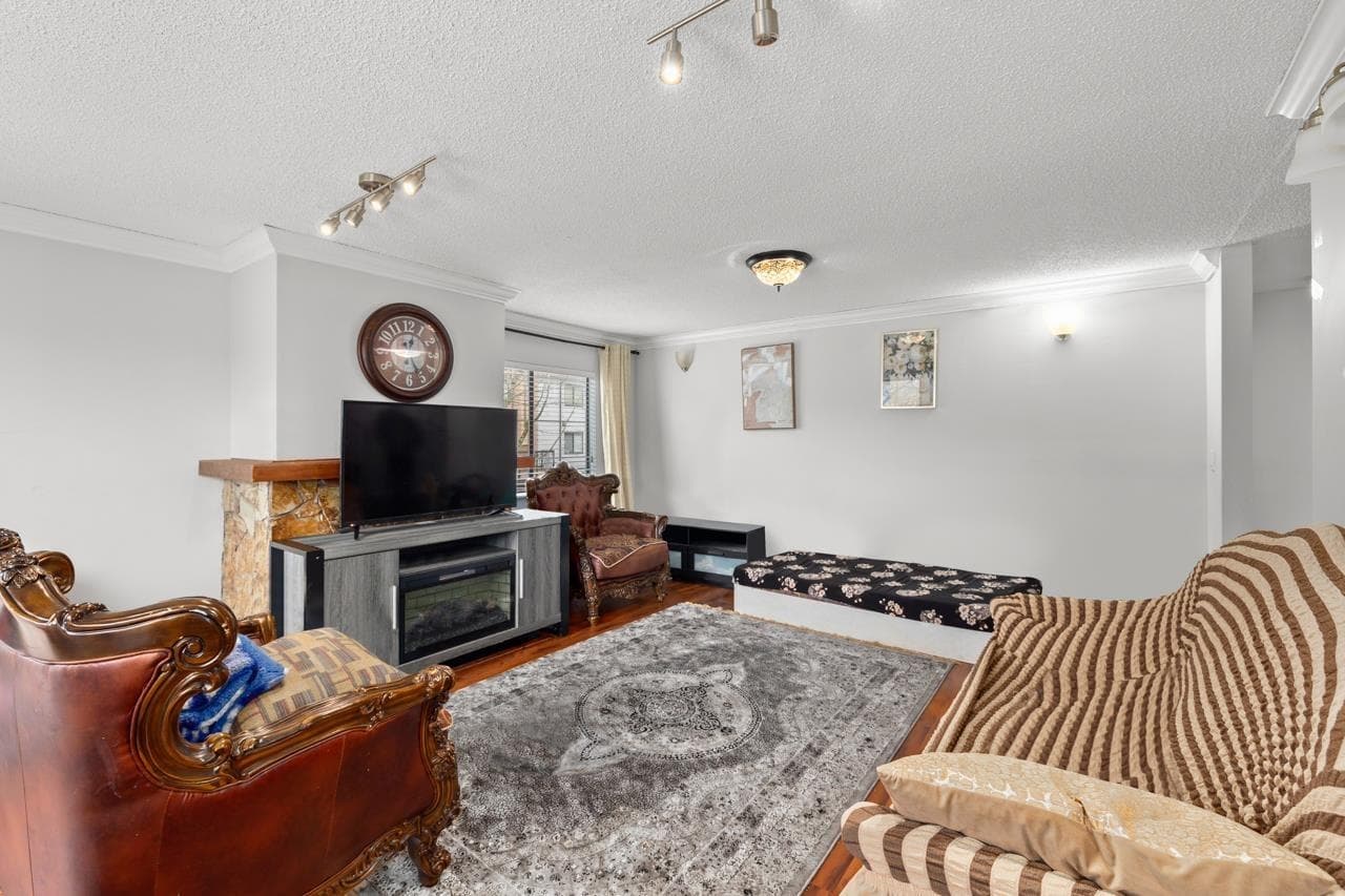 205 - 7119 133 Street, Surrey, V3W 7Z6 — photo 2