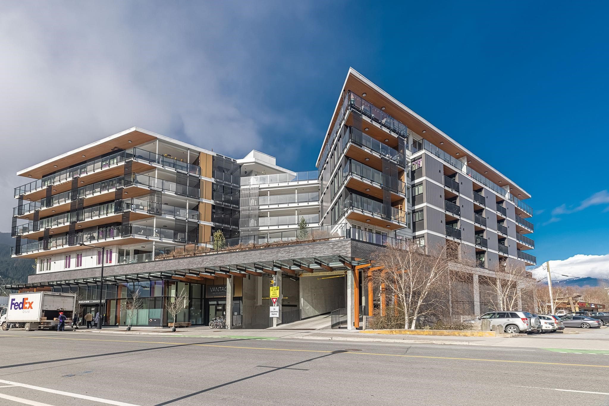307 - 1365 Pemberton Avenue, Squamish, V8B 1B7 — photo 2