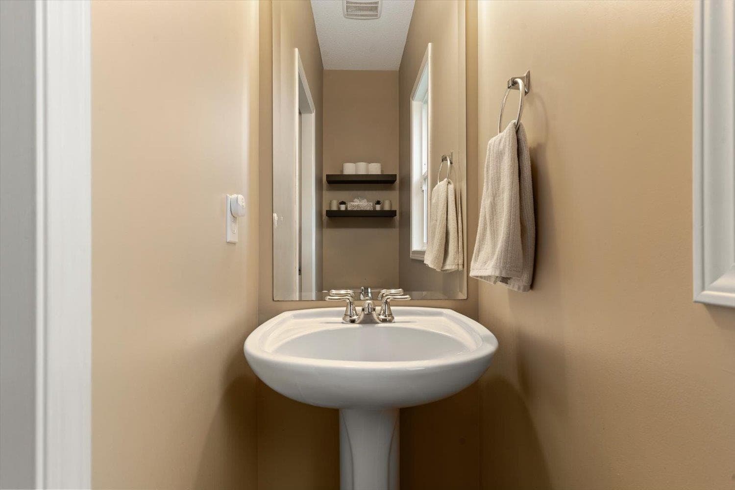 130 - 46360 Valleyview Road, Chilliwack, V2R 5L7 — photo 4