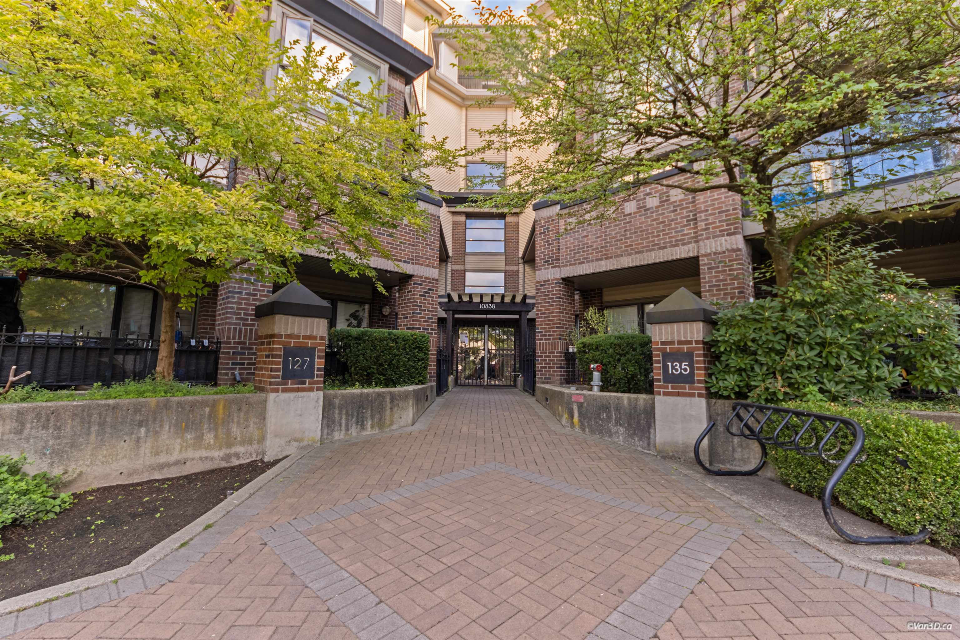 329 - 10838 City Parkway, Surrey, V3T 5X9 — photo 3