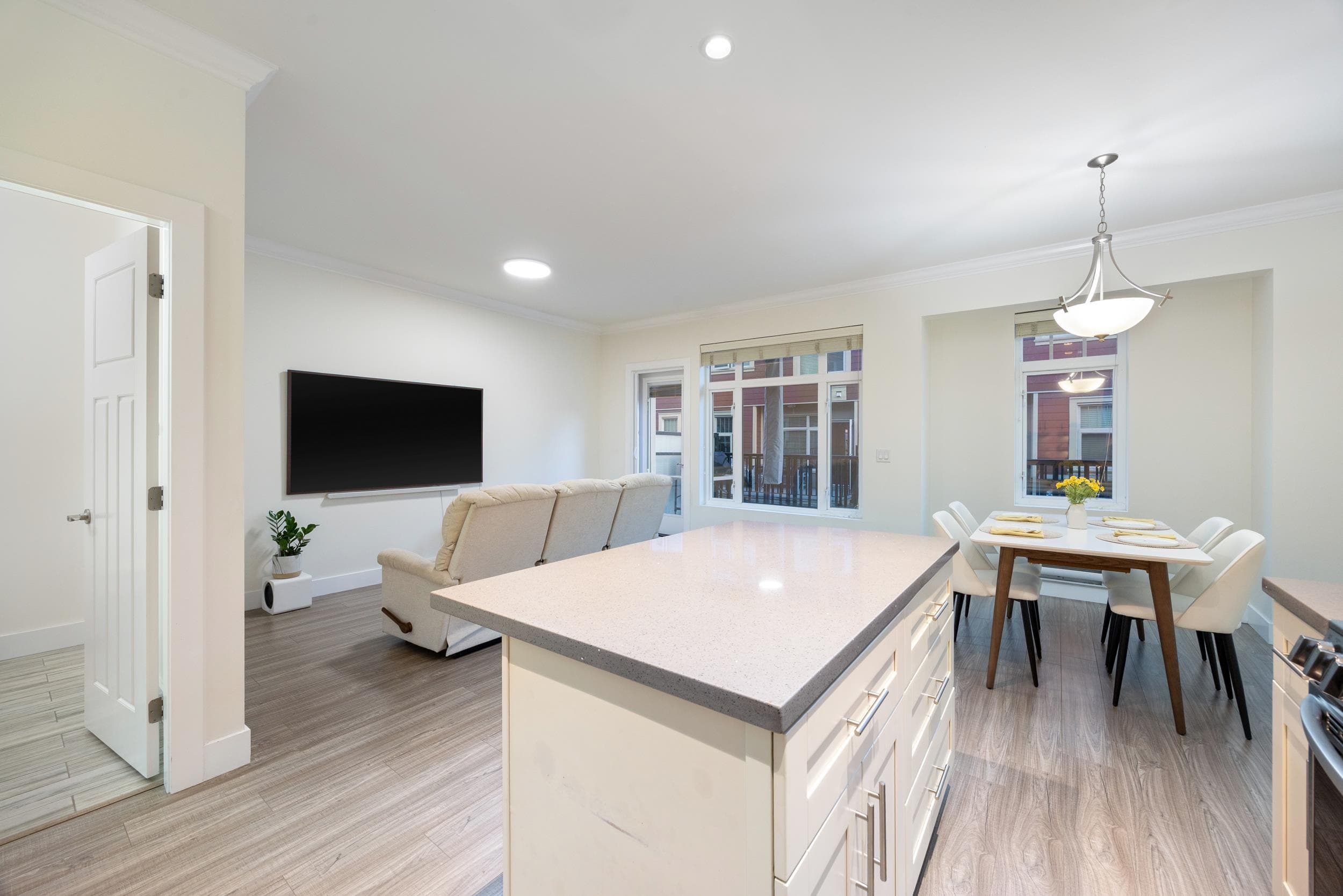 108 - 801 Roderick Avenue, Coquitlam, V3K 1P7 — photo 3