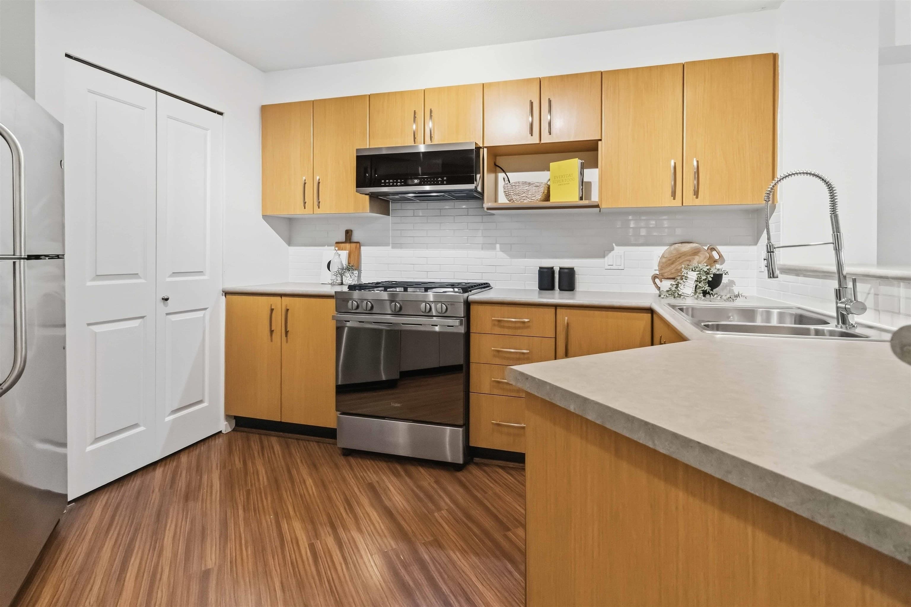 109 - 300 Klahanie Drive, Port Moody, V3H 5K8 — photo 5