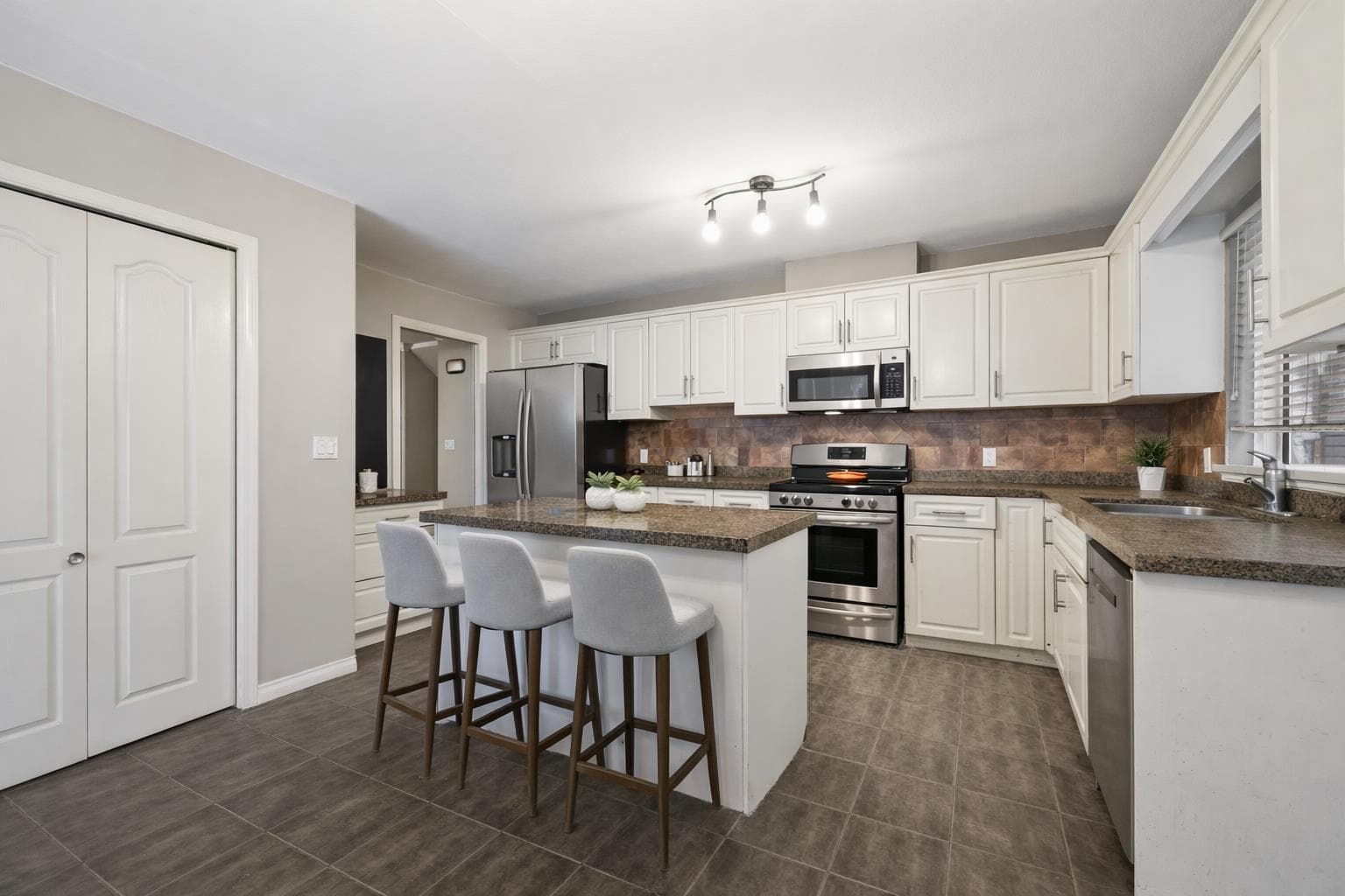 3 - 1615 Shaughnessy Street, Port Coquitlam, V3C 6K9 — photo 5
