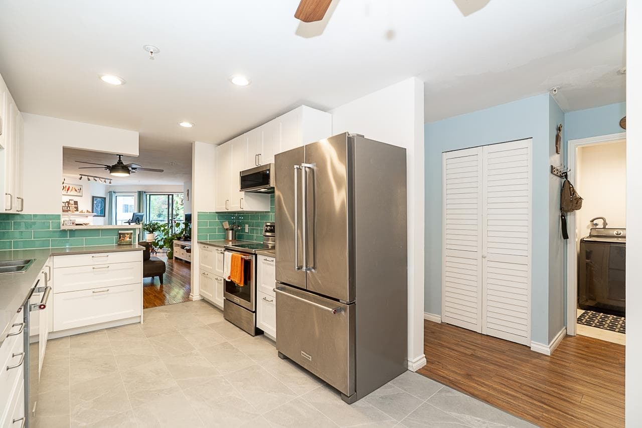 201 - 1440 George Street, White Rock, V4B 4A3 — photo 4