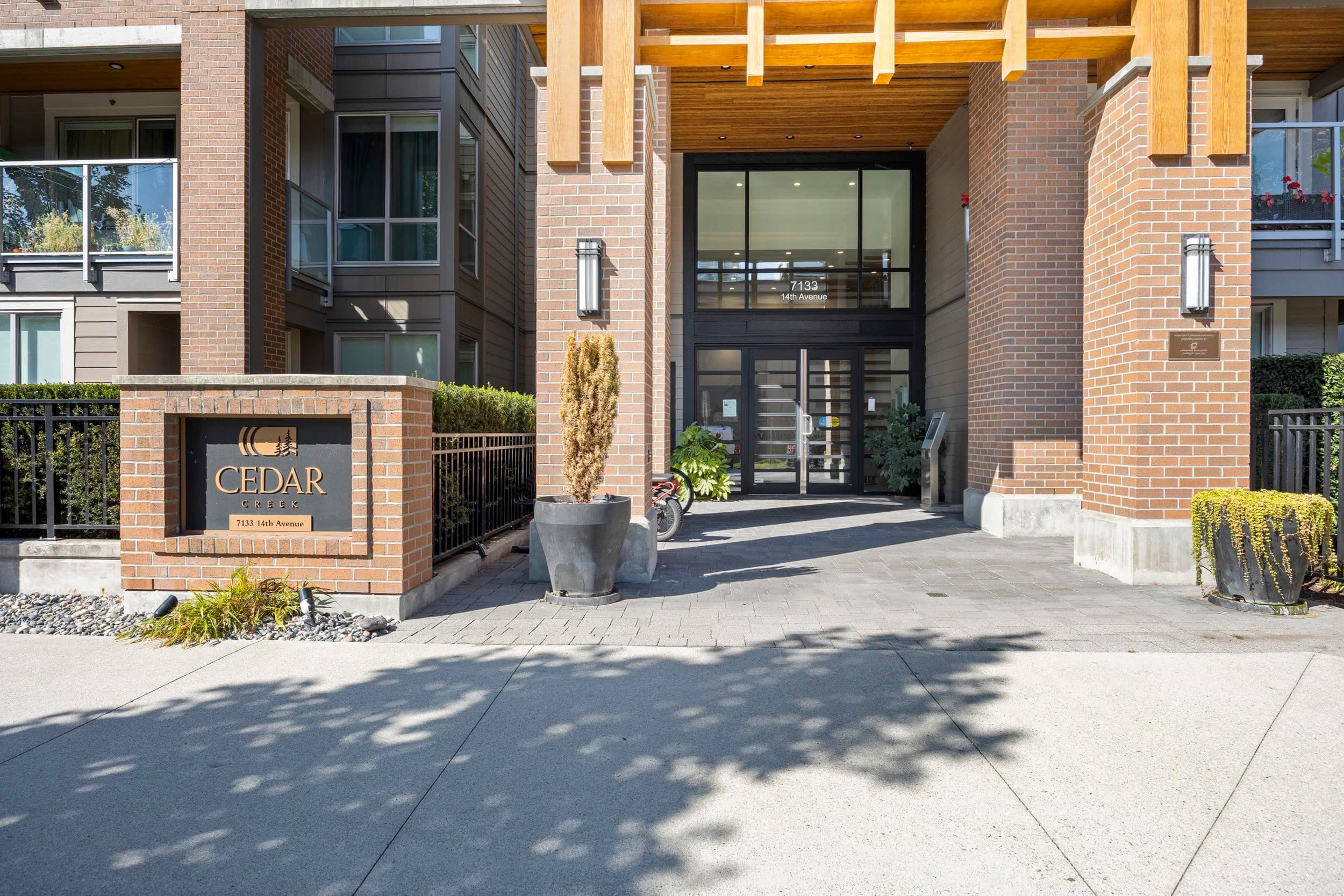 601 - 7133 14th Avenue, Burnaby, V3N 0H5 — photo 2
