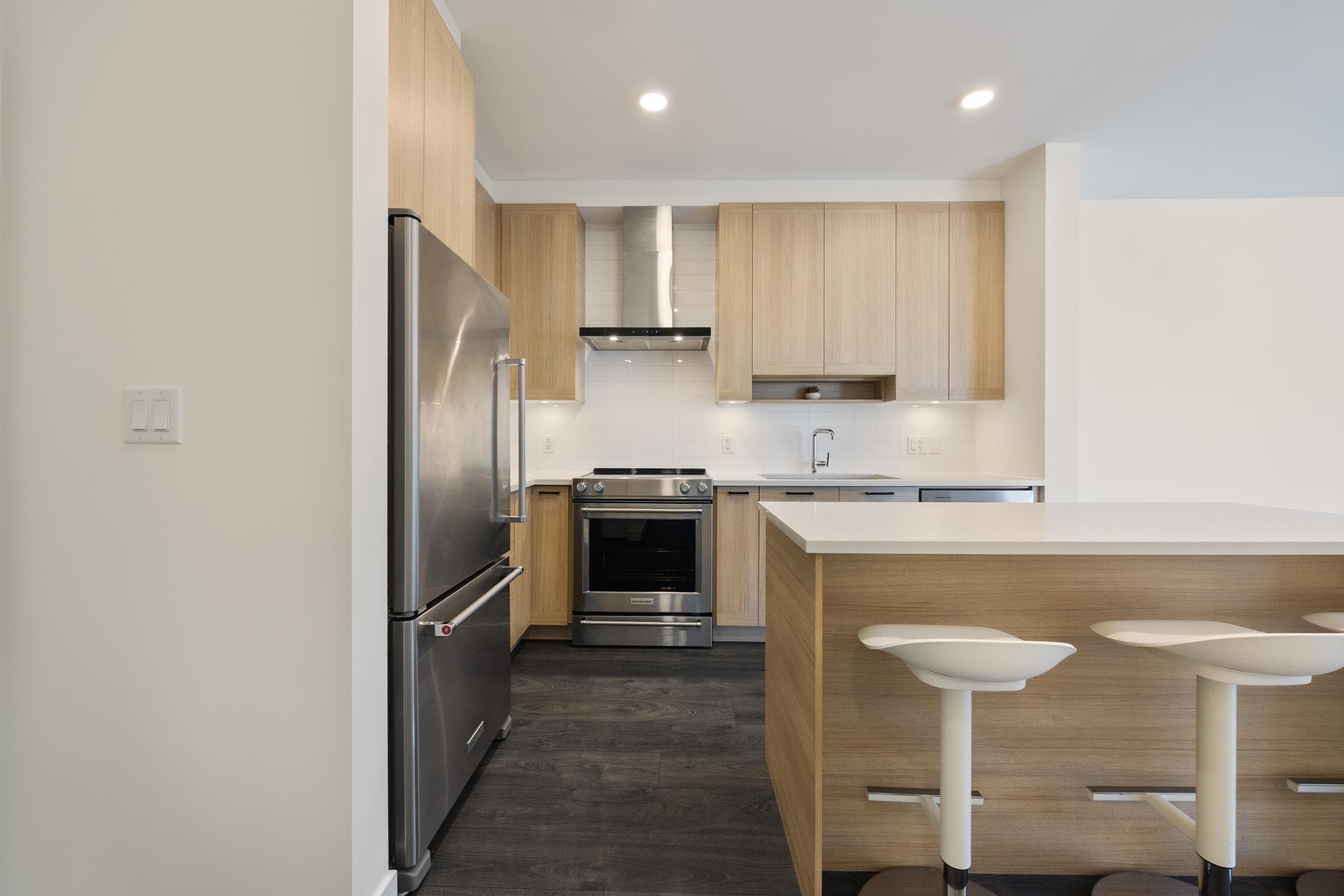 601 - 7133 14th Avenue, Burnaby, V3N 0H5 — photo 5