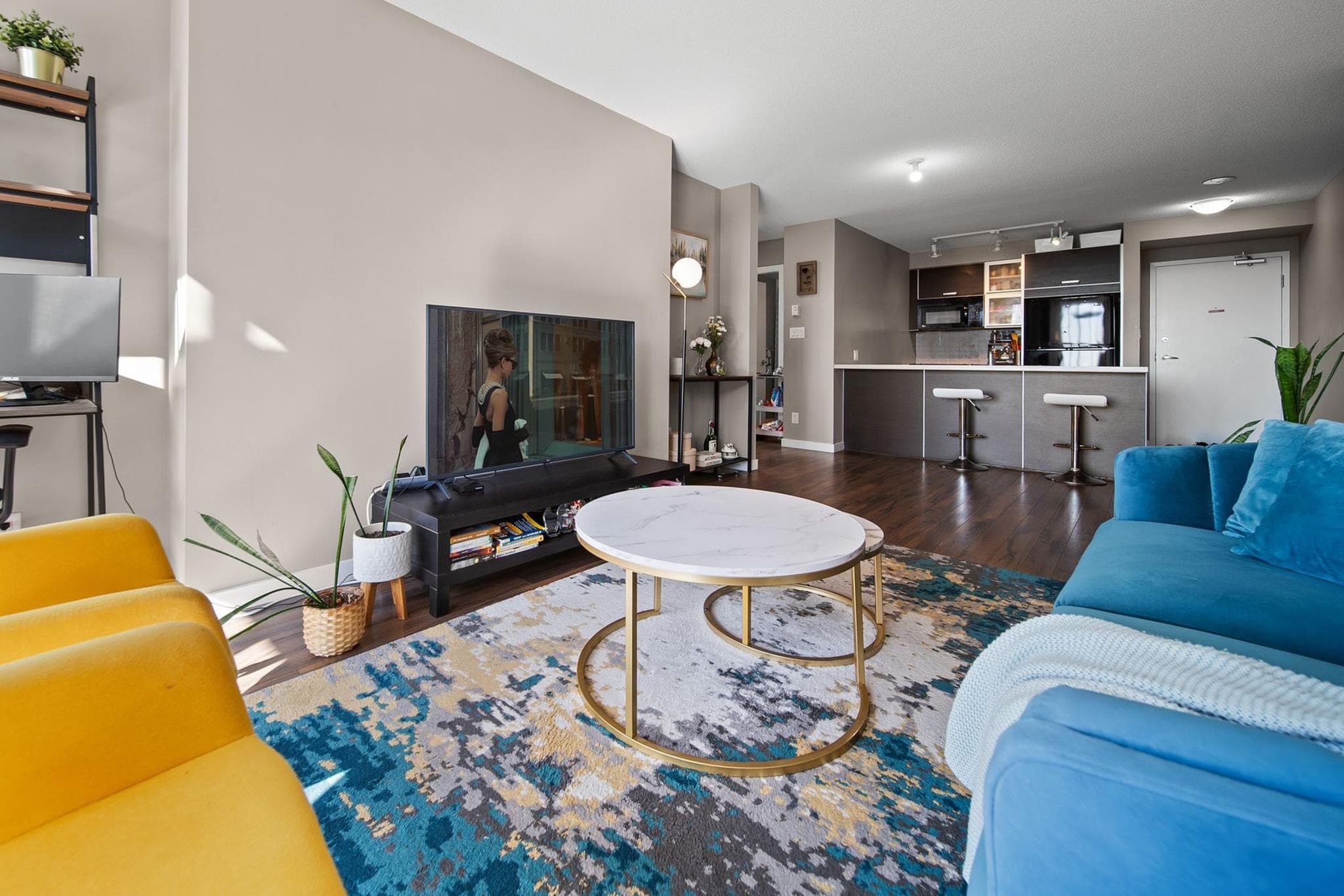 909 - 9981 Whalley Boulevard, Surrey